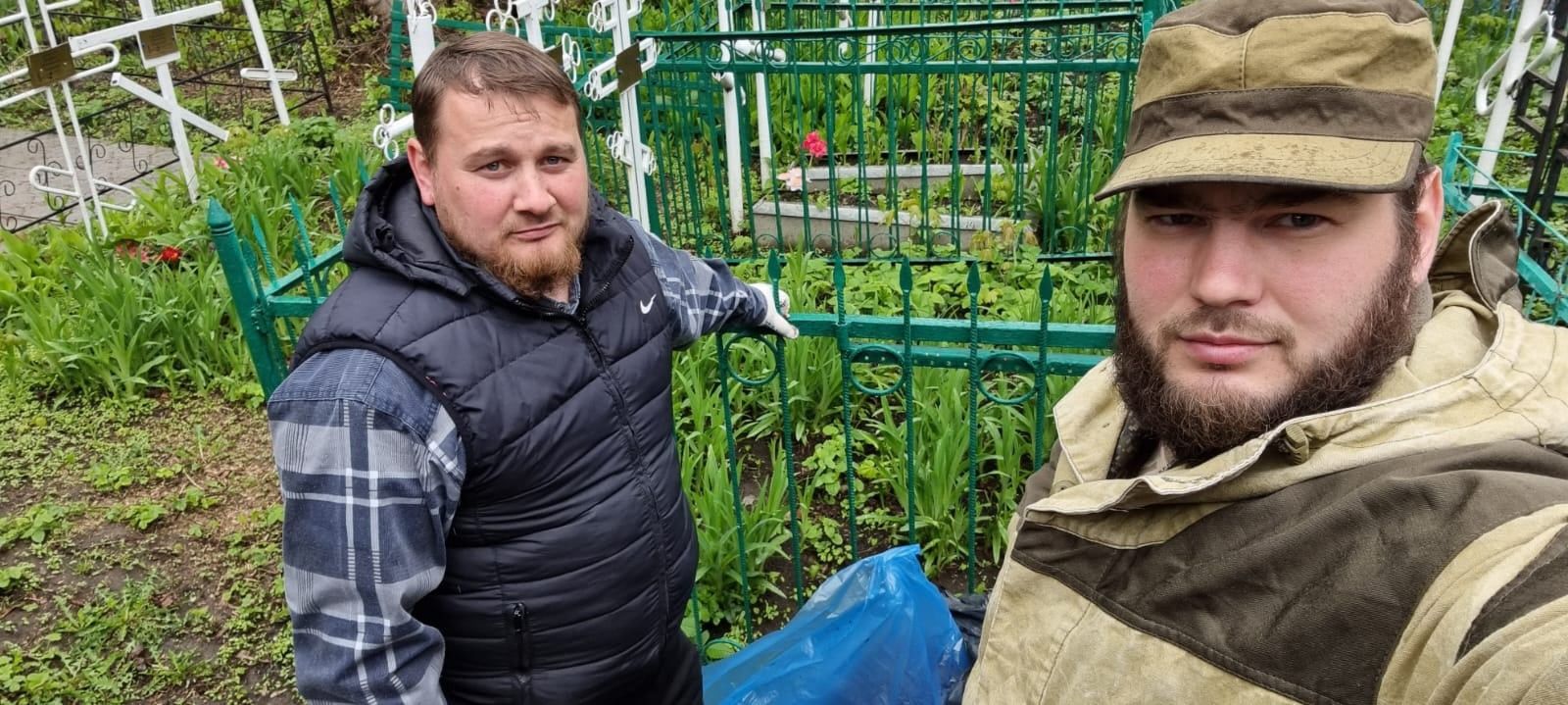 Священнослужители Чистопольского благочиния и сотрудники приходов навели порядок на Авдеевском кладбище