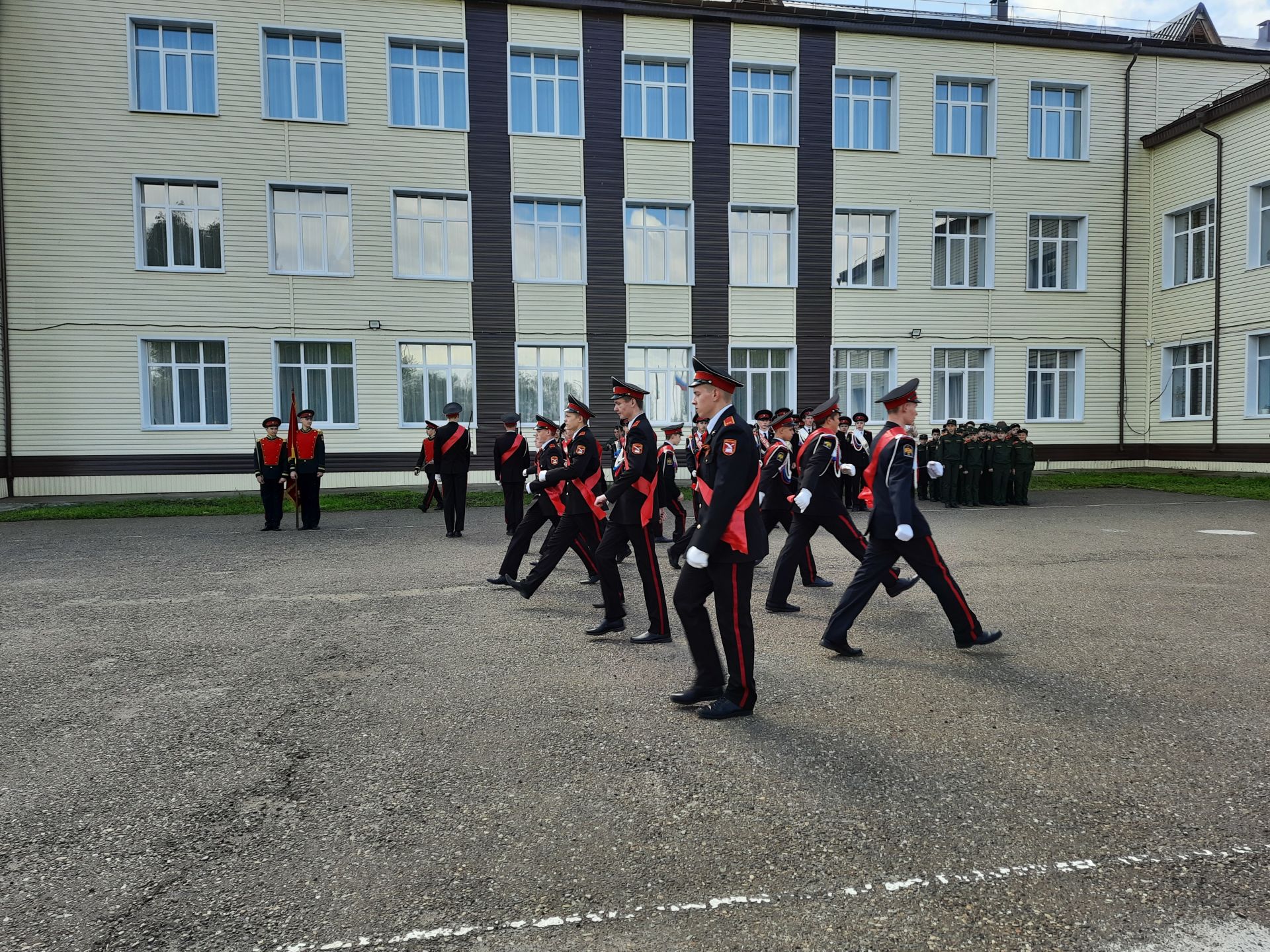 Чистопольские кадеты простились со знаменем родной школы