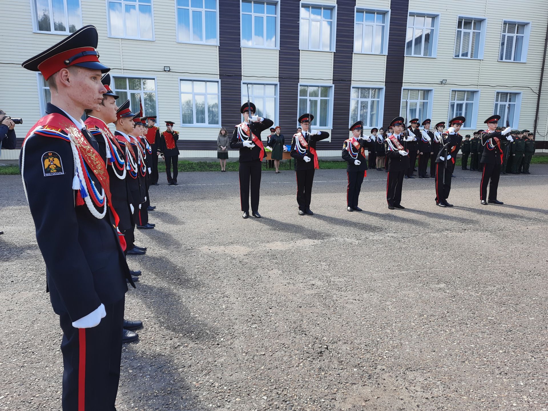 Чистопольские кадеты простились со знаменем родной школы