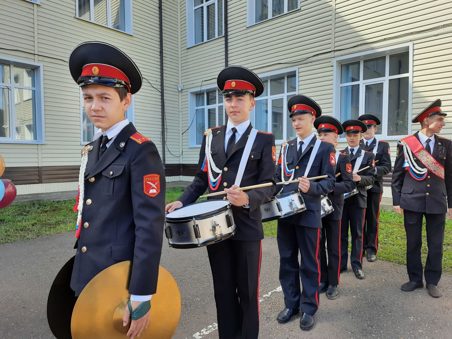 Чистопольские кадеты простились со знаменем родной школы