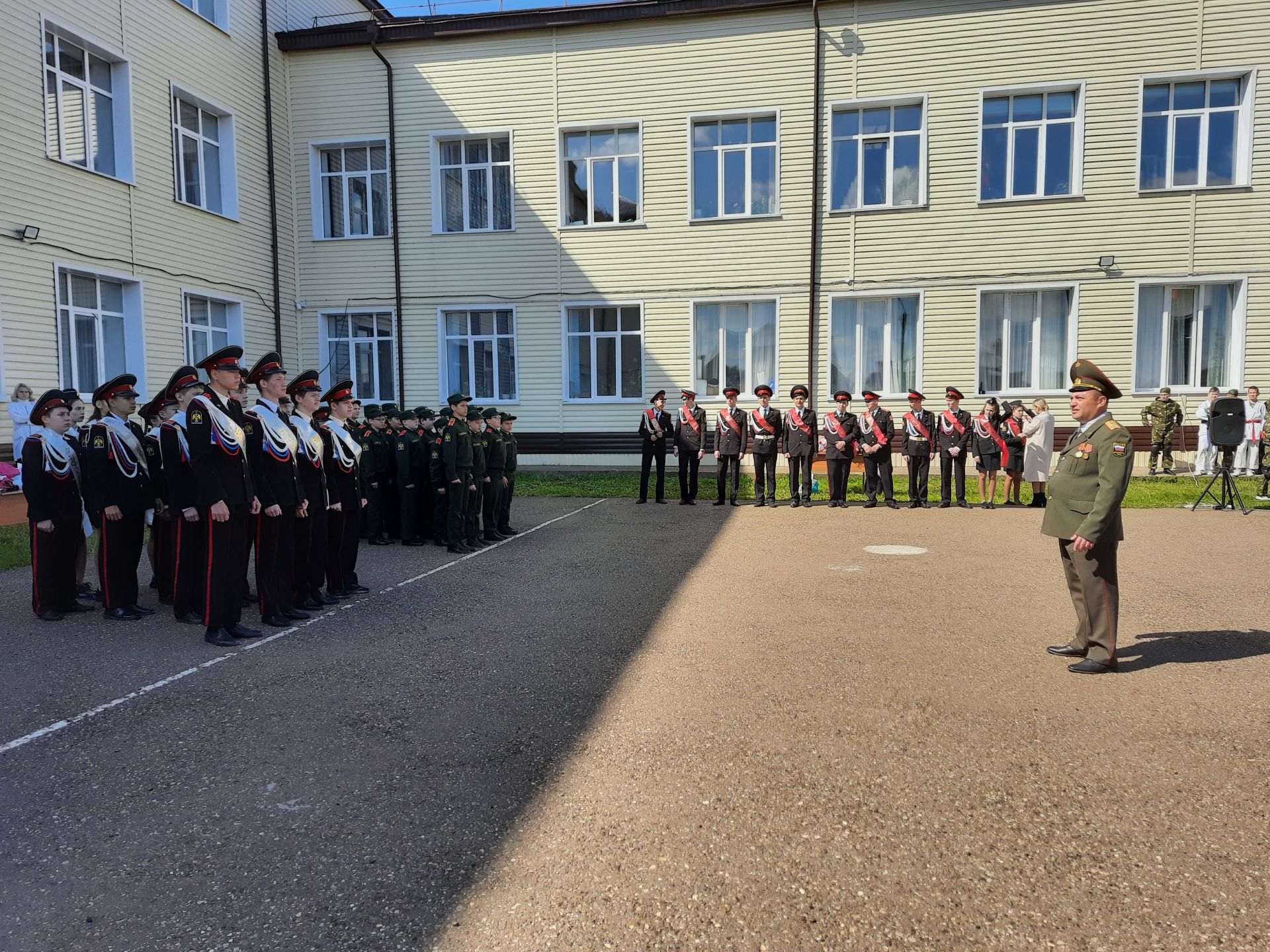 Чистопольские кадеты простились со знаменем родной школы