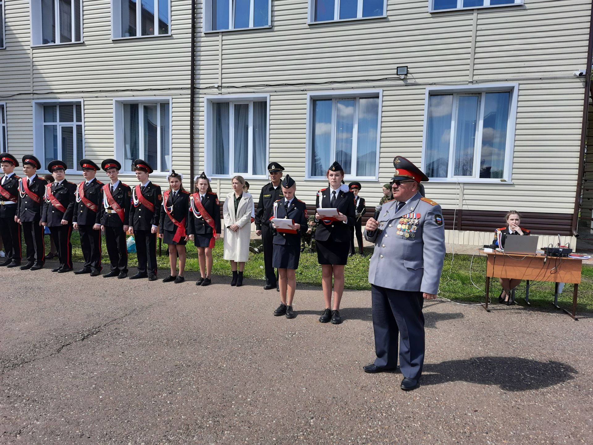 Чистопольские кадеты простились со знаменем родной школы