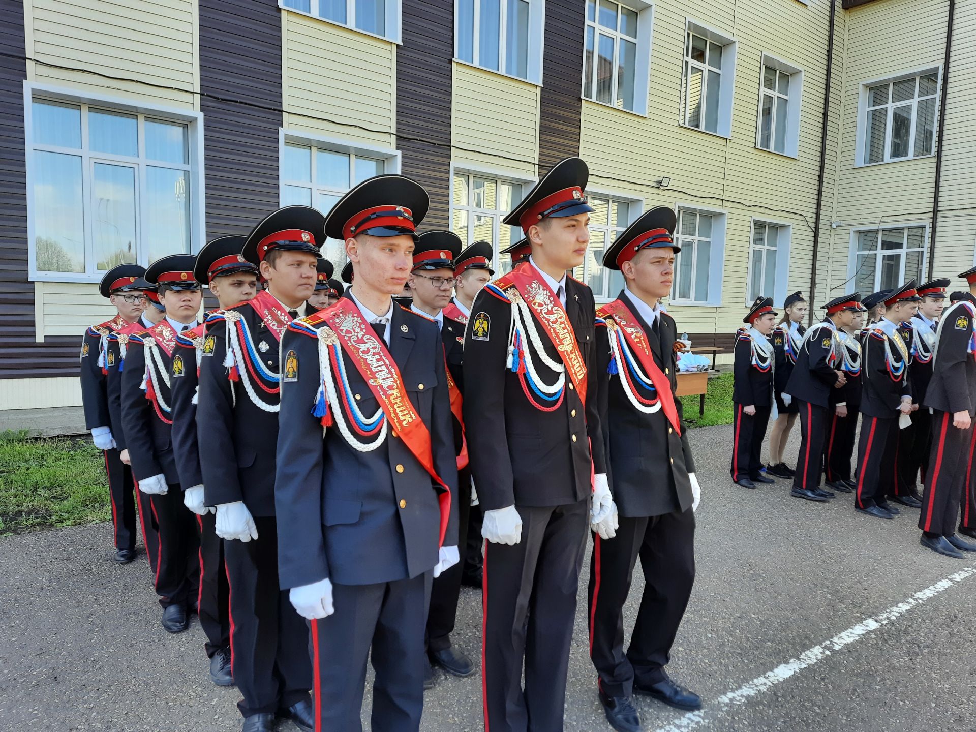 Чистопольские кадеты простились со знаменем родной школы