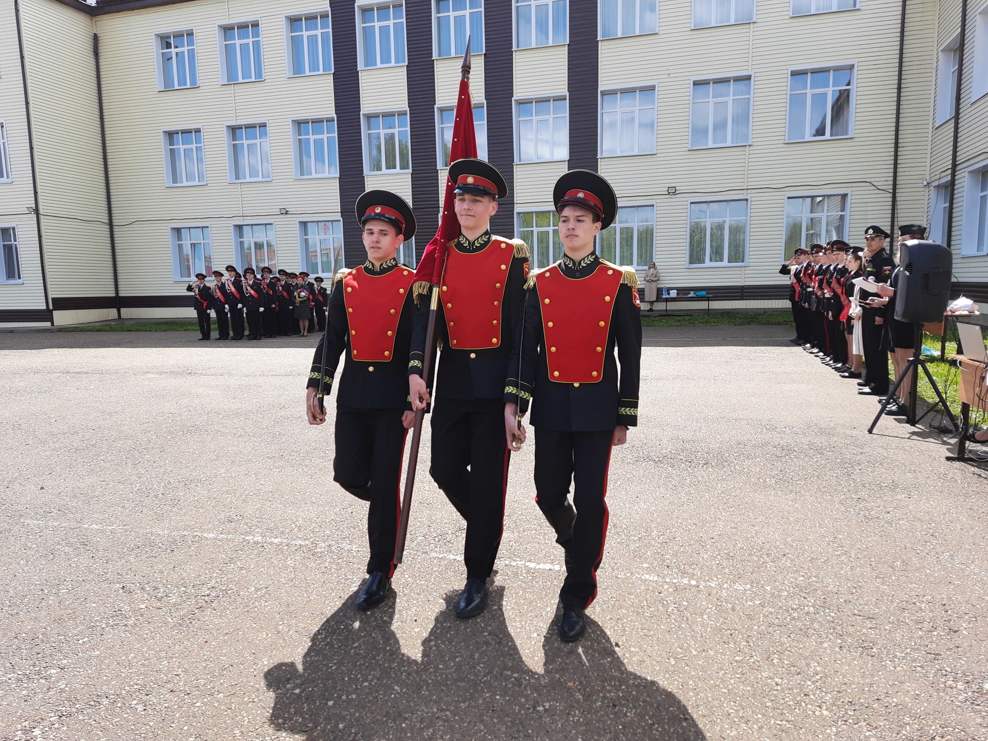 Чистопольские кадеты простились со знаменем родной школы