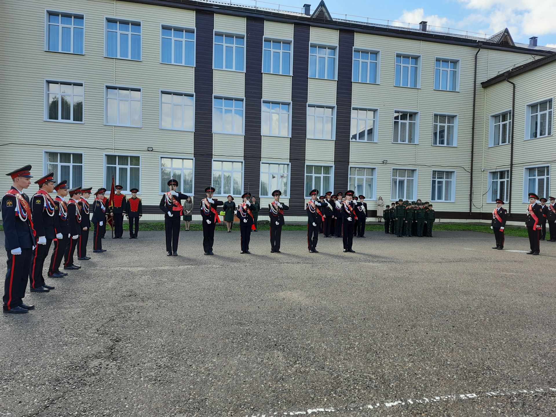 Чистопольские кадеты простились со знаменем родной школы