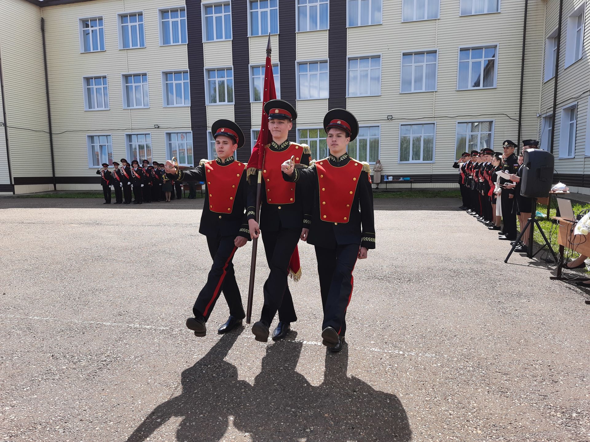 Чистопольские кадеты простились со знаменем родной школы