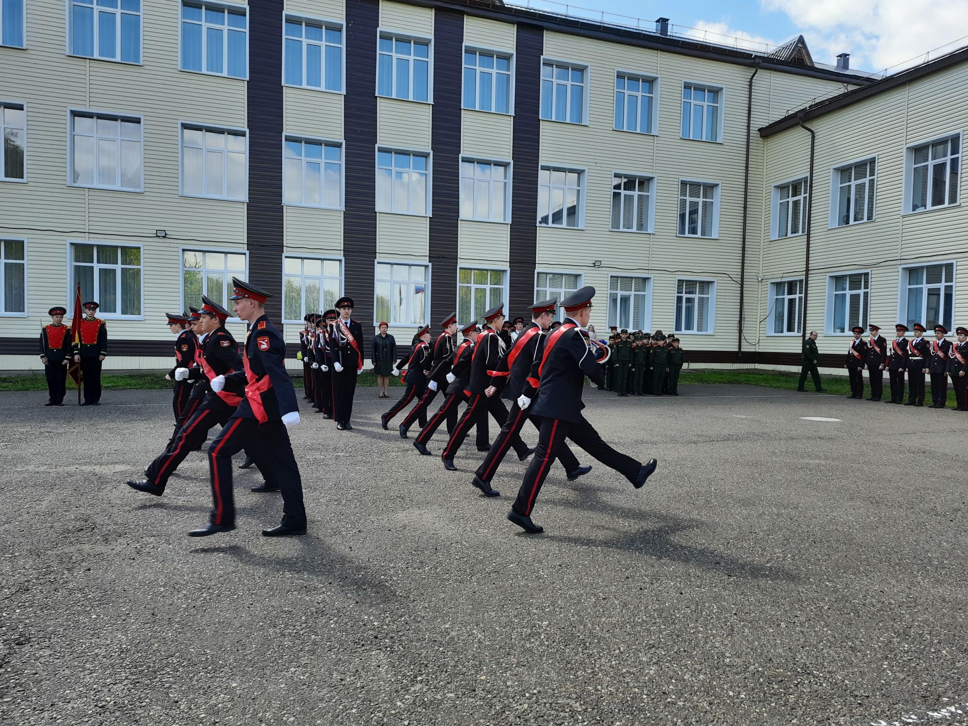 Чистопольские кадеты простились со знаменем родной школы