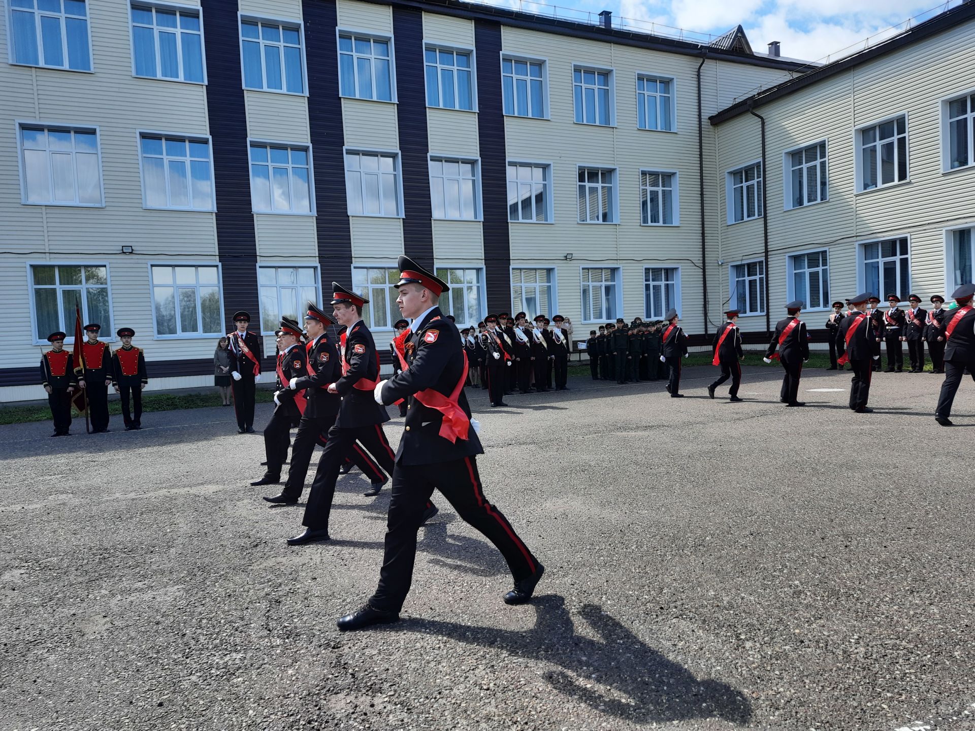 Чистопольские кадеты простились со знаменем родной школы