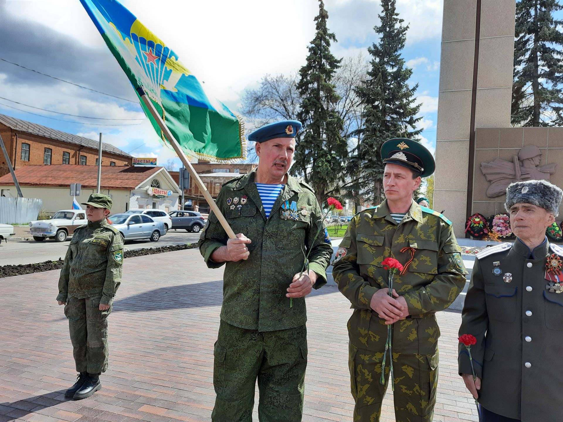 В преддверии Дня Победы в Чистополе провели массовый автопробег (Фоторепортаж)