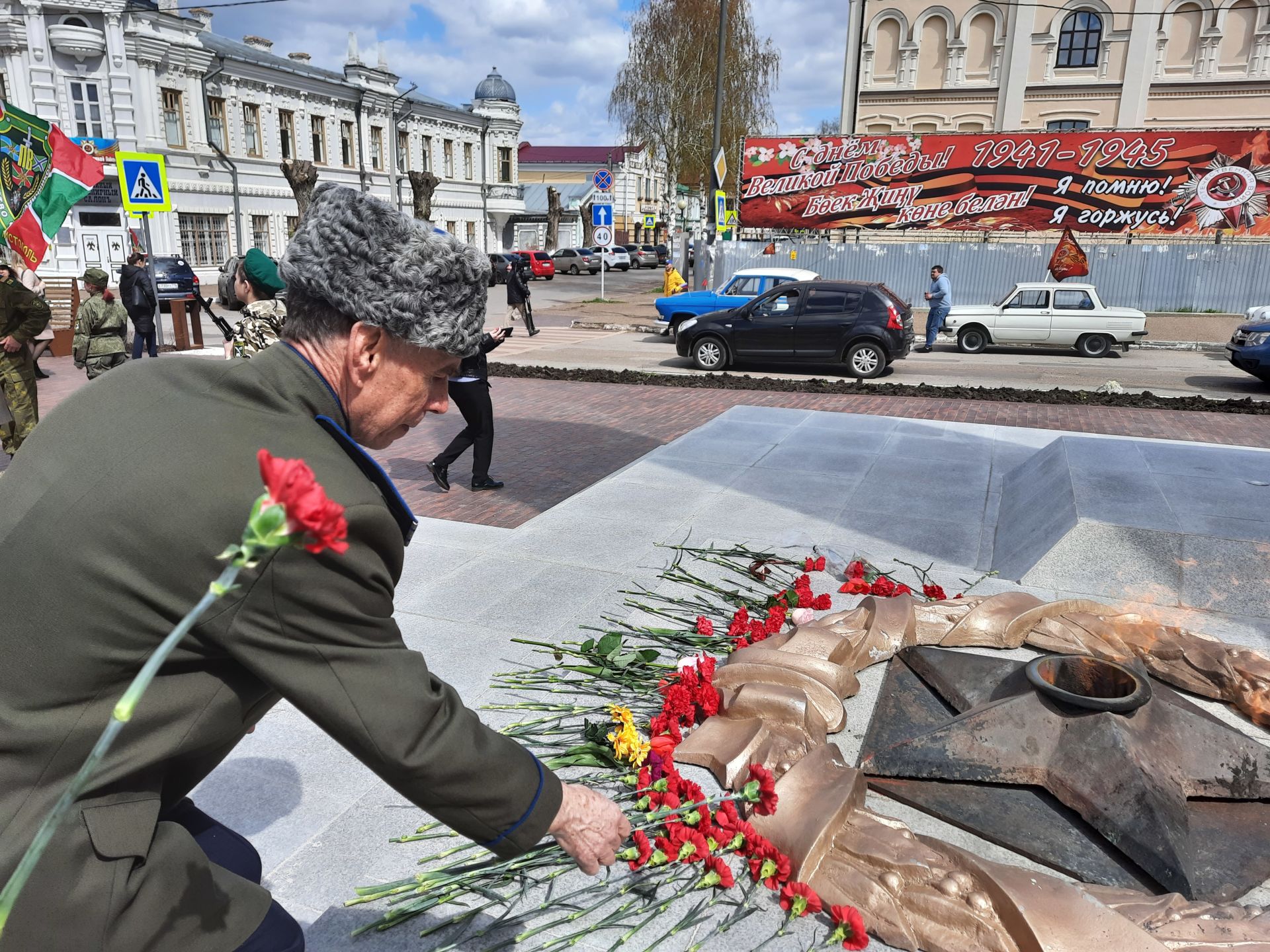 В преддверии Дня Победы в Чистополе провели массовый автопробег (Фоторепортаж)