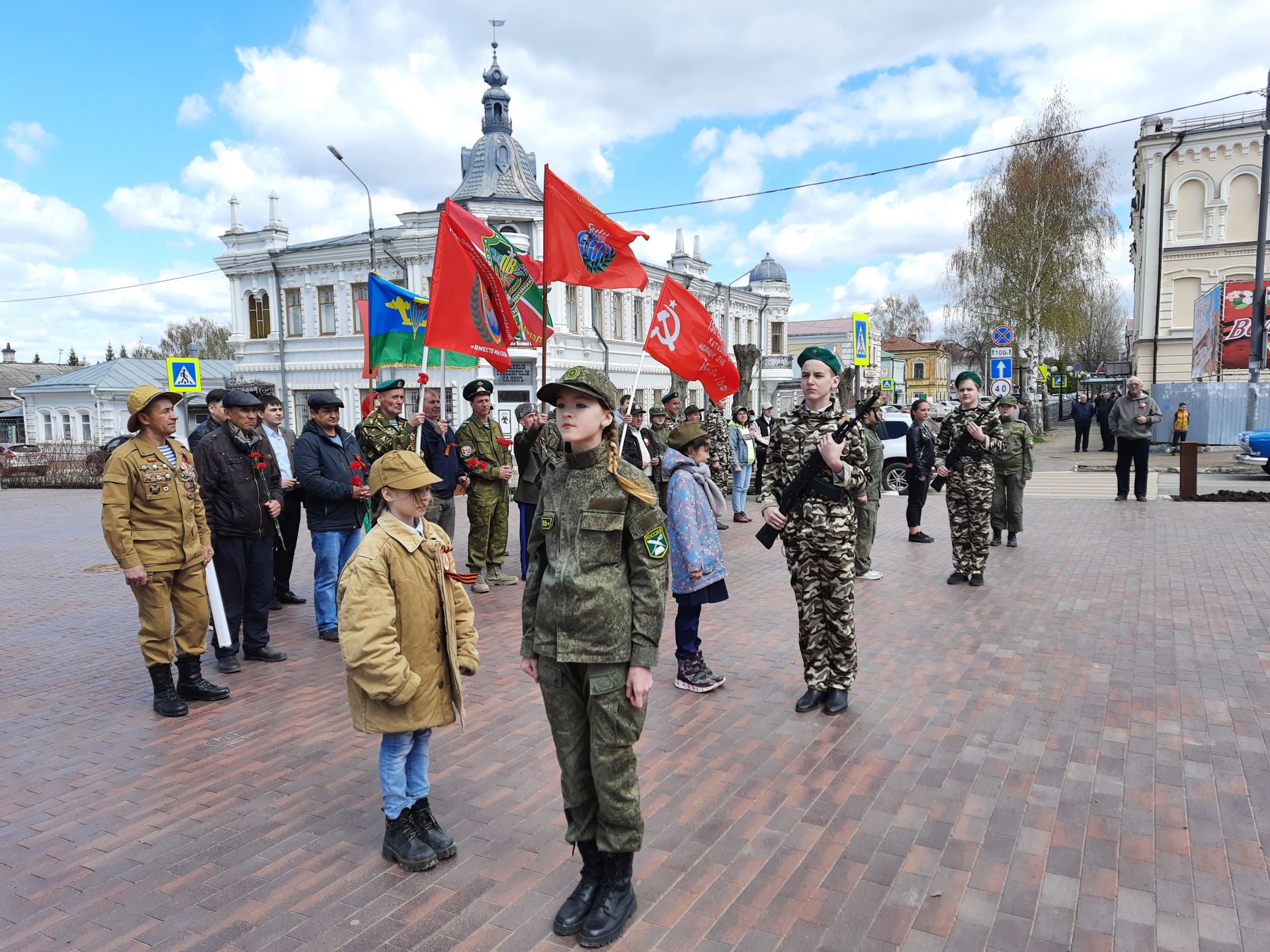 В преддверии Дня Победы в Чистополе провели массовый автопробег (Фоторепортаж)