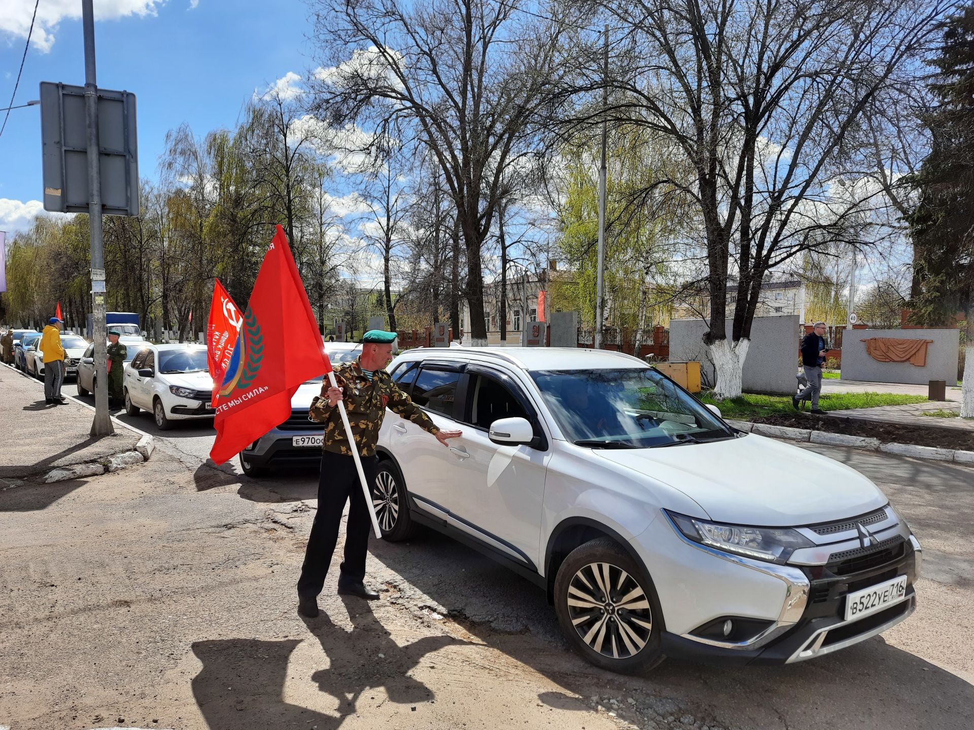 В преддверии Дня Победы в Чистополе провели массовый автопробег (Фоторепортаж)