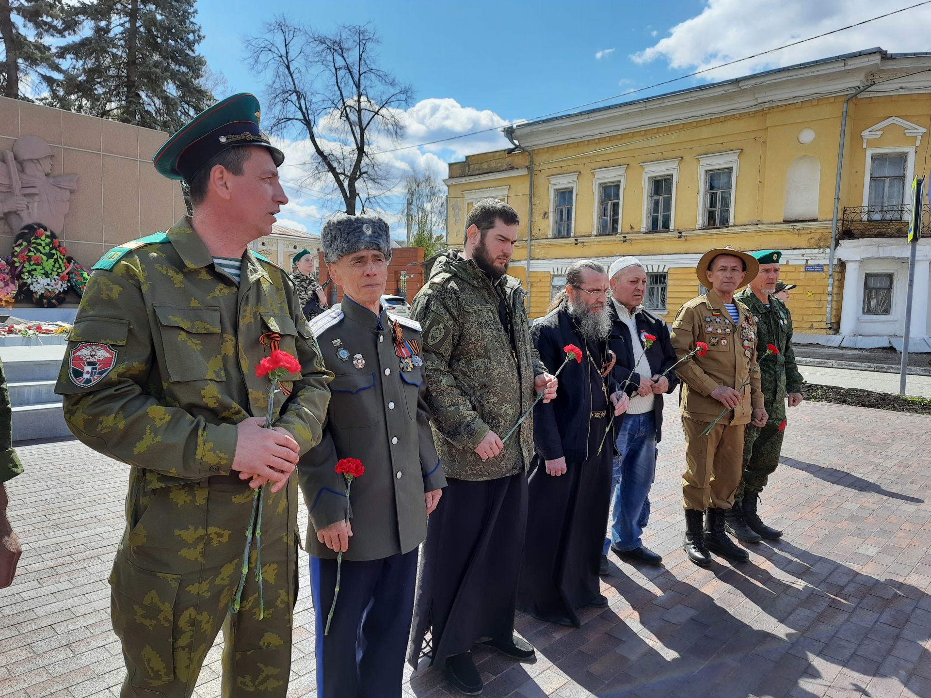 В преддверии Дня Победы в Чистополе провели массовый автопробег (Фоторепортаж)