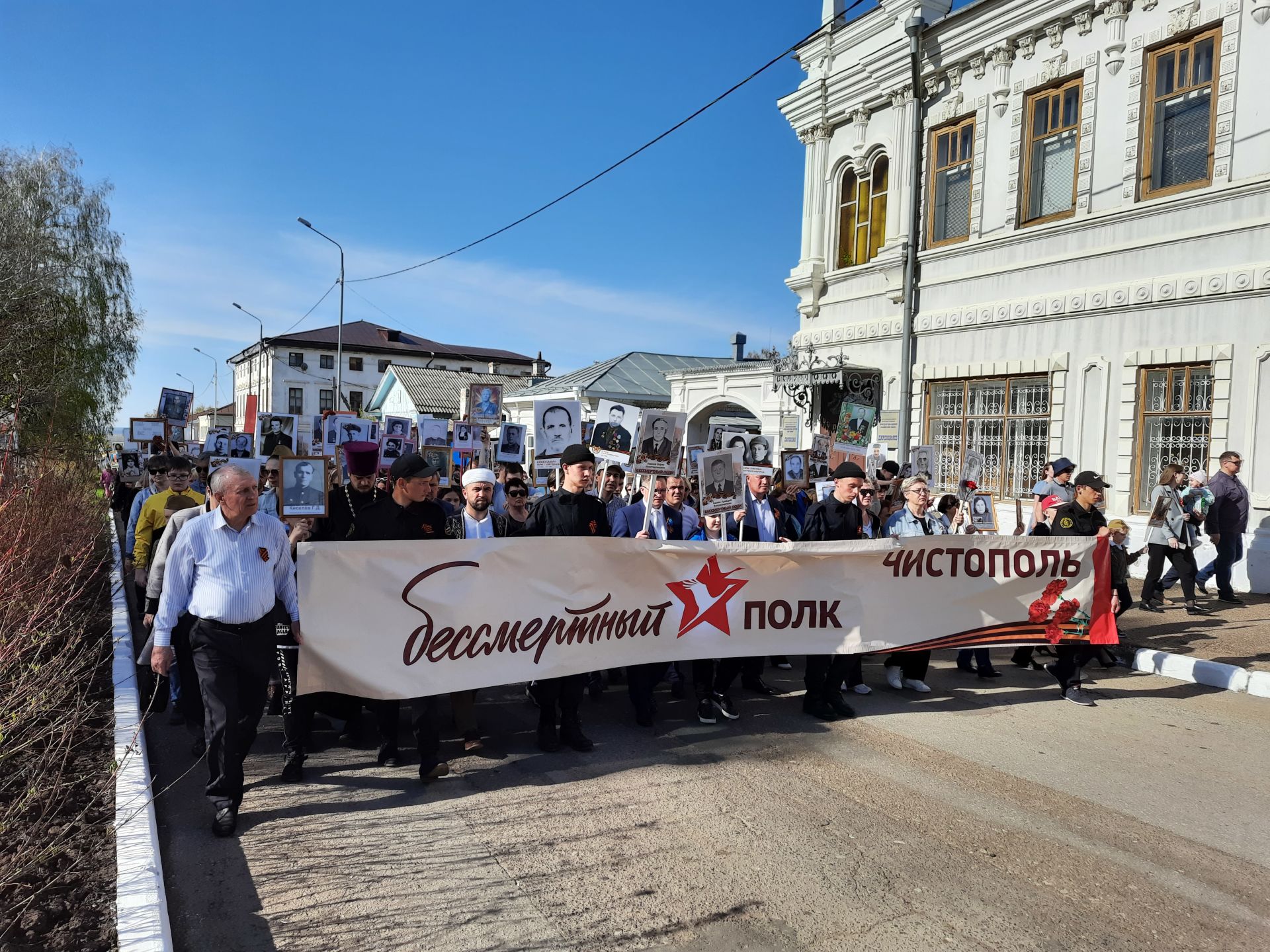 Тысячи чистопольцев приняли участие в шествии «Бессмертного полка» (Фоторепортаж)