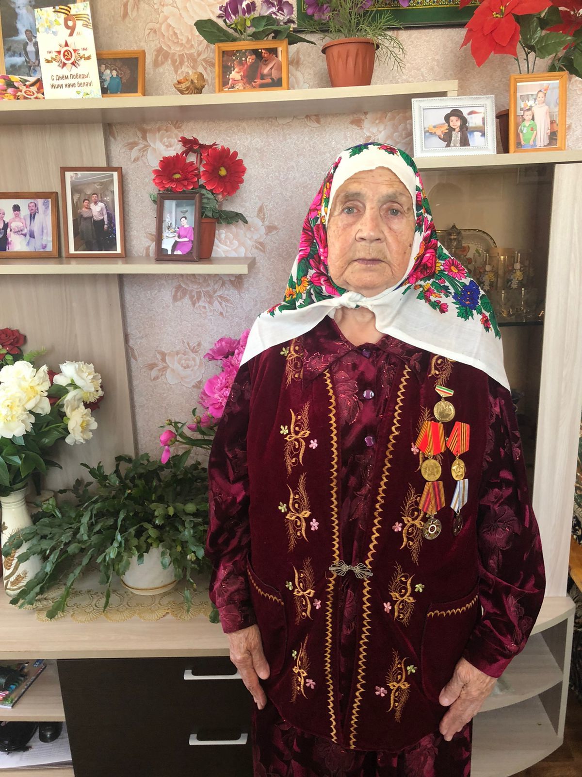 В Чистополе труженица тыла принимала поздравления с 90-летием