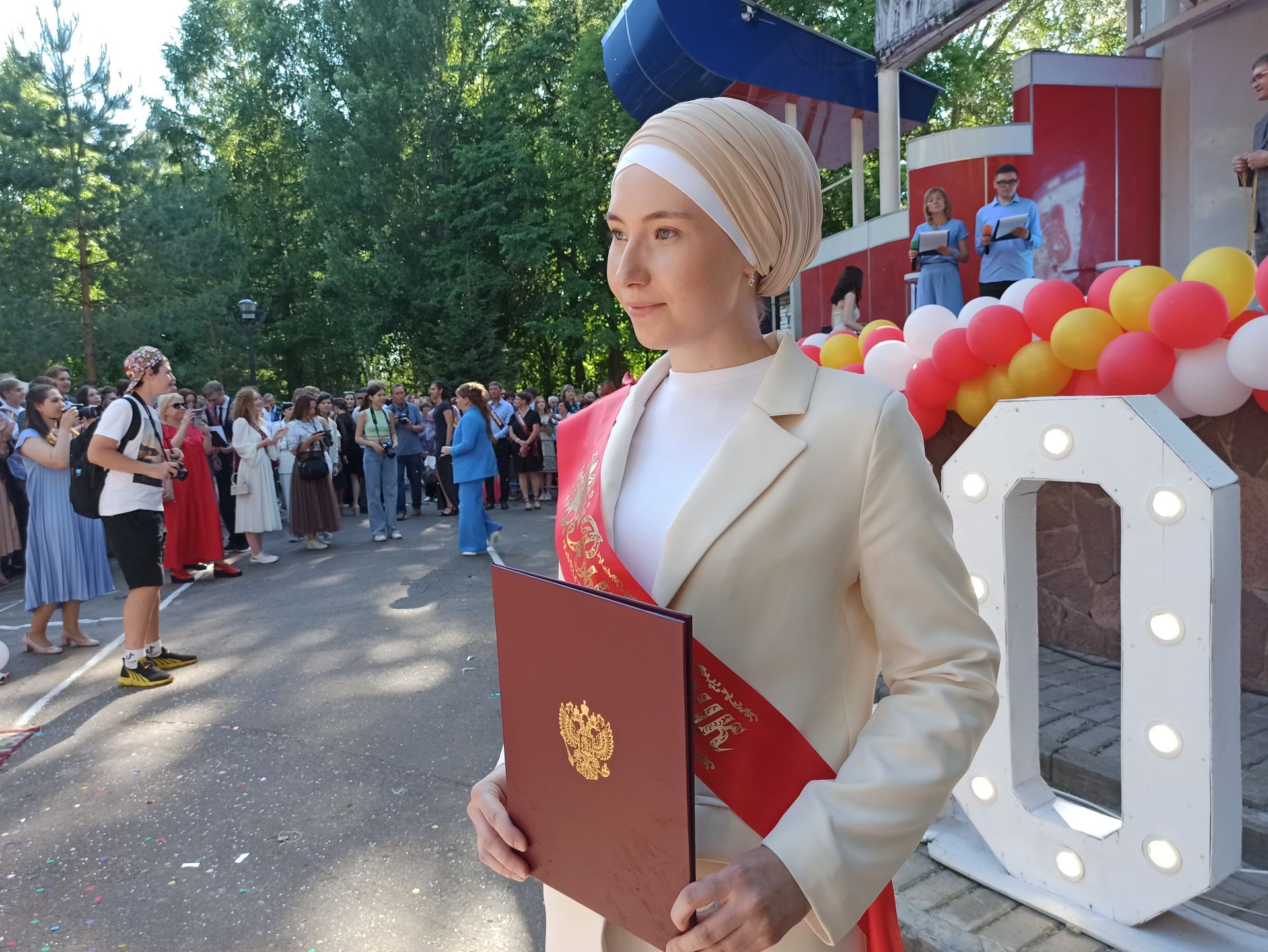 Чистопольские выпускники попрощались со школой (фоторепортаж)