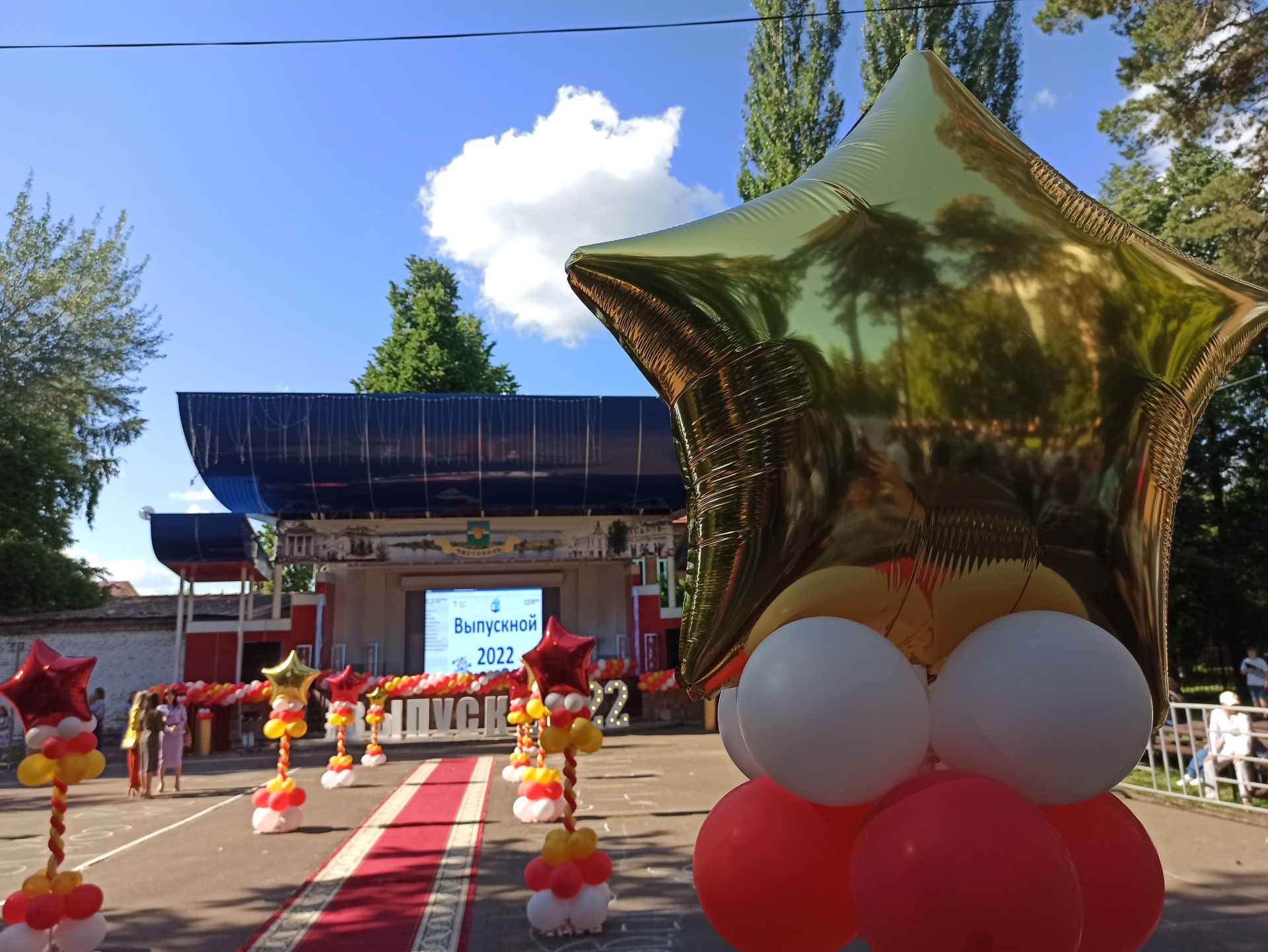 Чистопольские выпускники попрощались со школой (фоторепортаж)