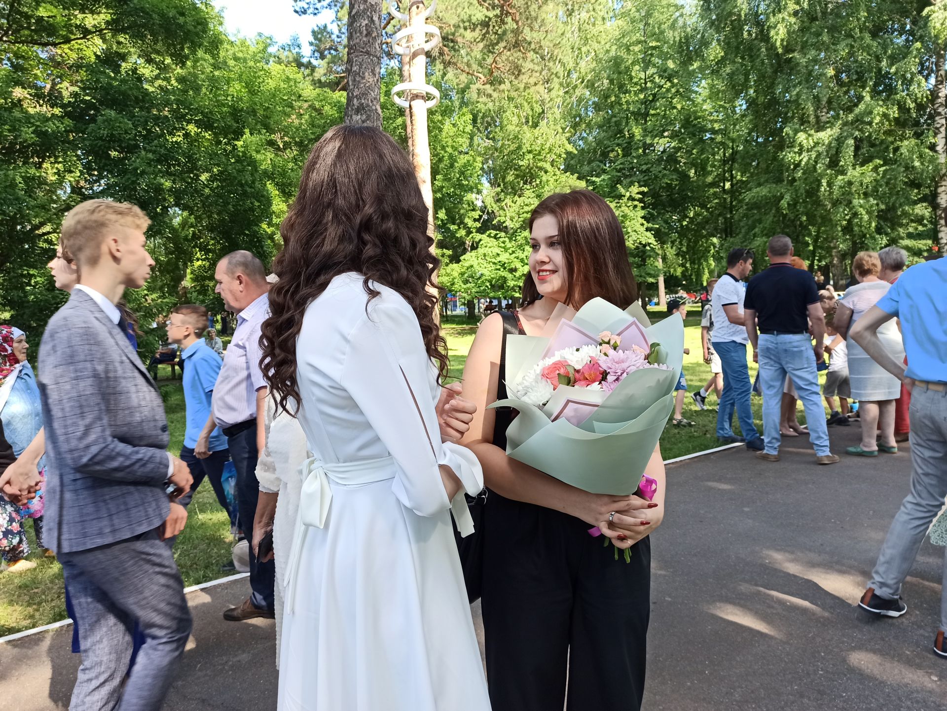 Чистопольские выпускники попрощались со школой (фоторепортаж)