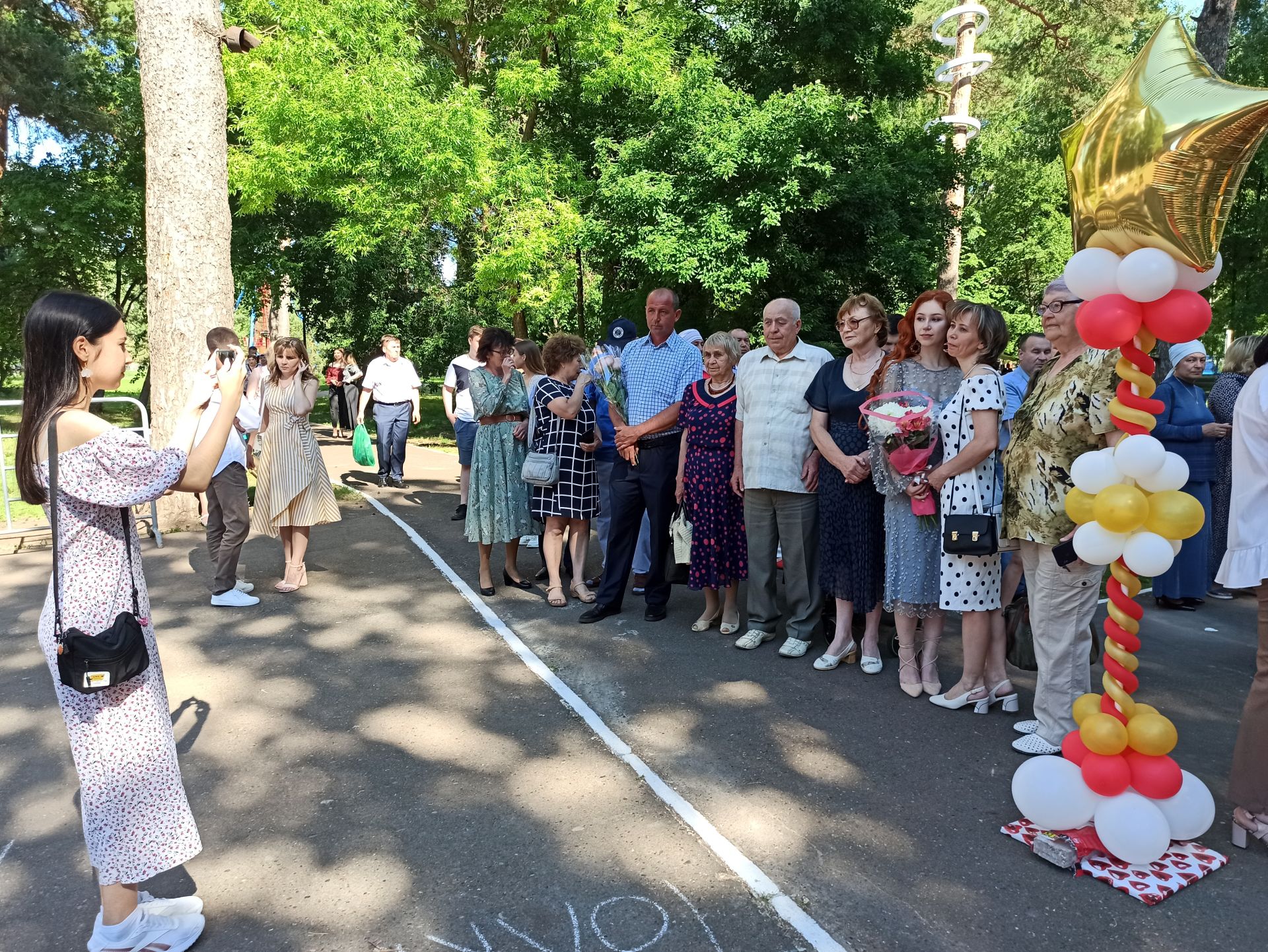 Чистопольские выпускники попрощались со школой (фоторепортаж)