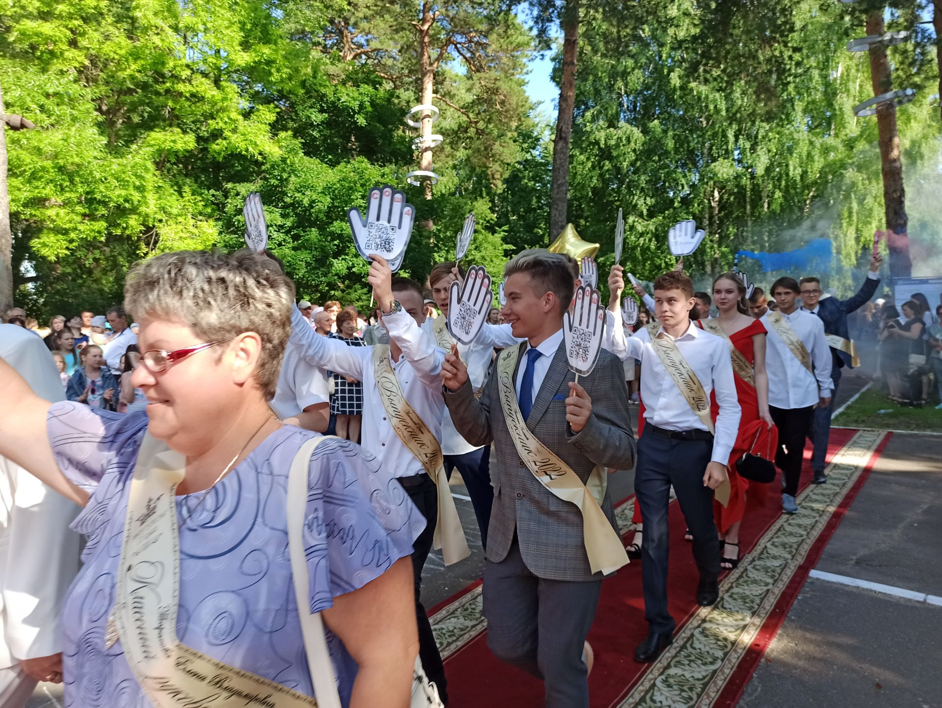 Чистопольские выпускники попрощались со школой (фоторепортаж)