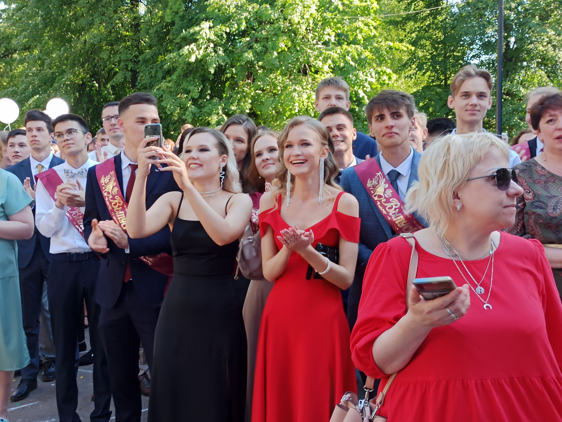 Чистопольские выпускники попрощались со школой (фоторепортаж)