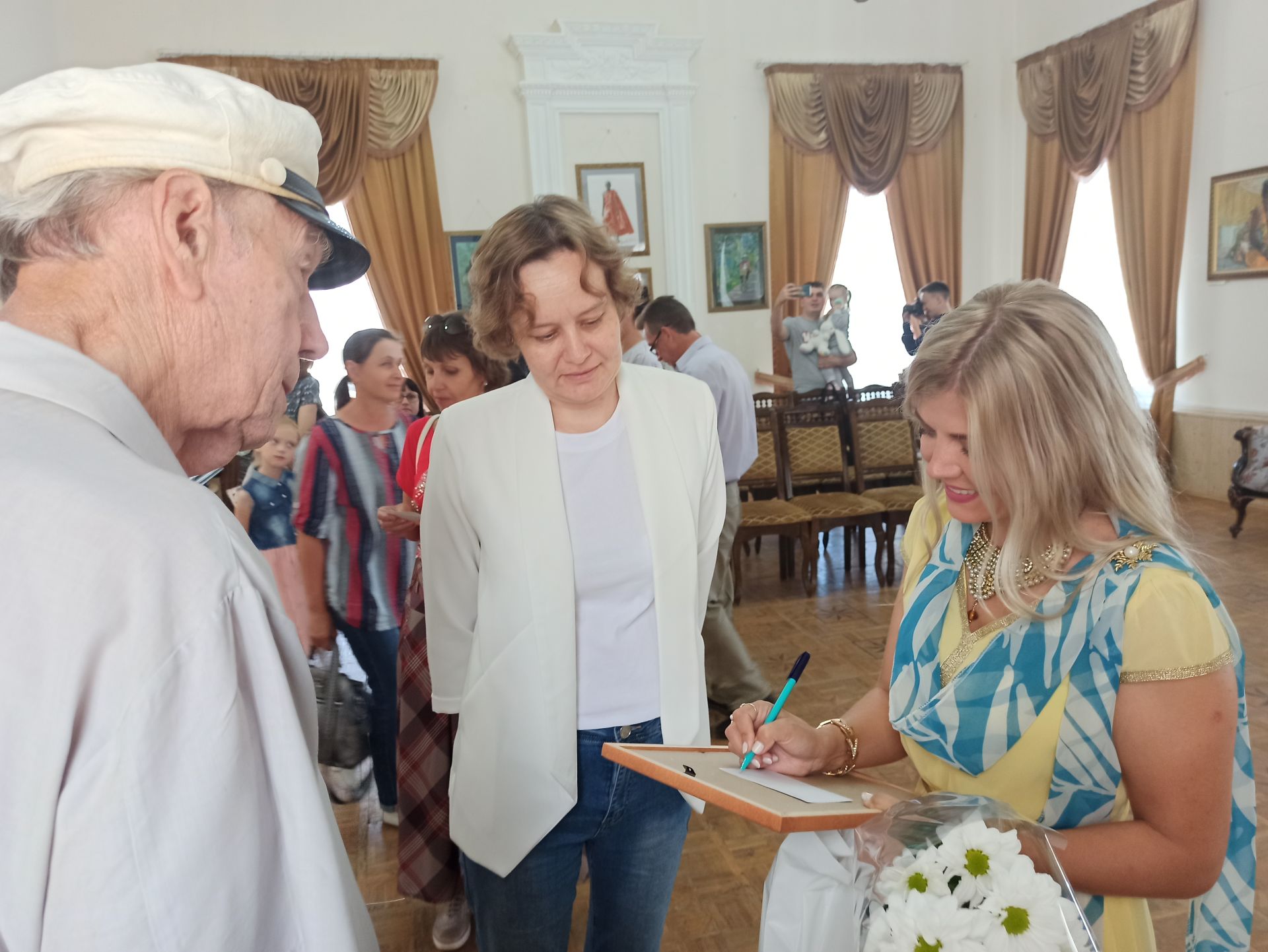 В Чистополе открылись выставки молодой художницы-путешественницы Полины Илюшкиной