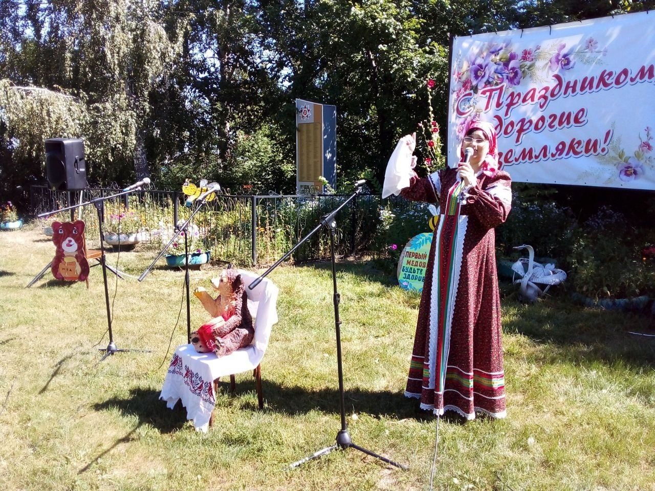 Медовый спас: в Чистопольском селе прошел вкусный, сладкий праздник