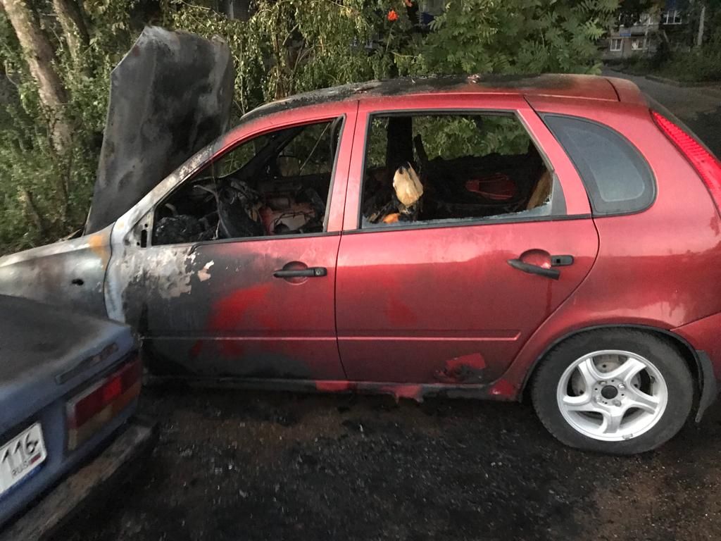 В Чистополе из-за поджога горели автомобили