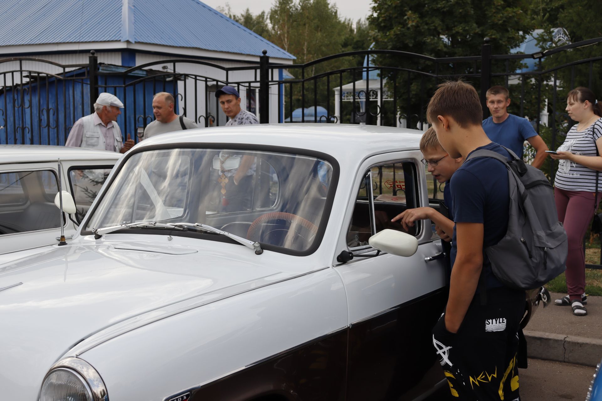 В День города чистопольцы посетили выставку ретро-автомобилей