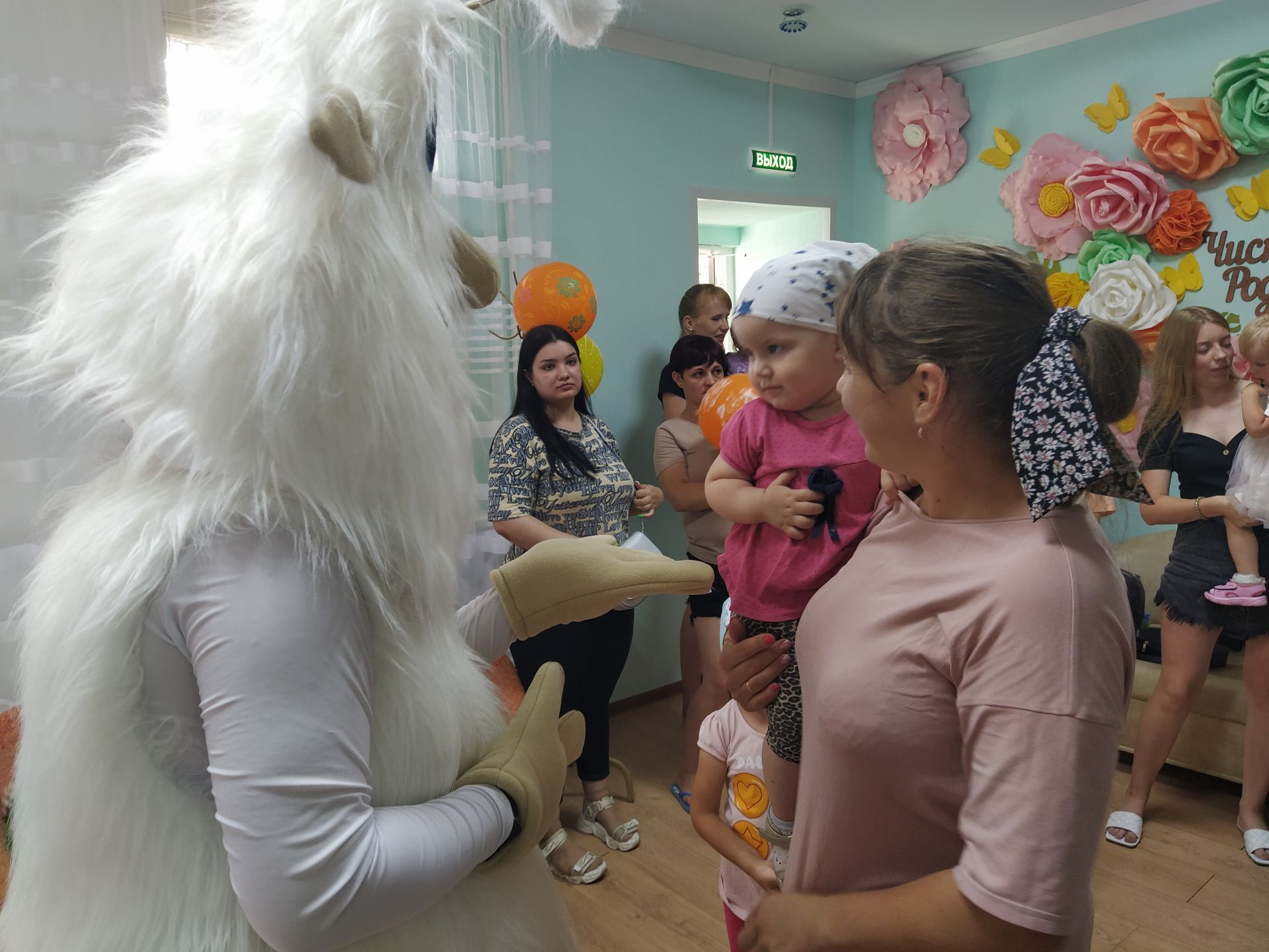 В Чистопольском роддоме поощрили мам, выбирающих кормление грудью (фоторепортаж)