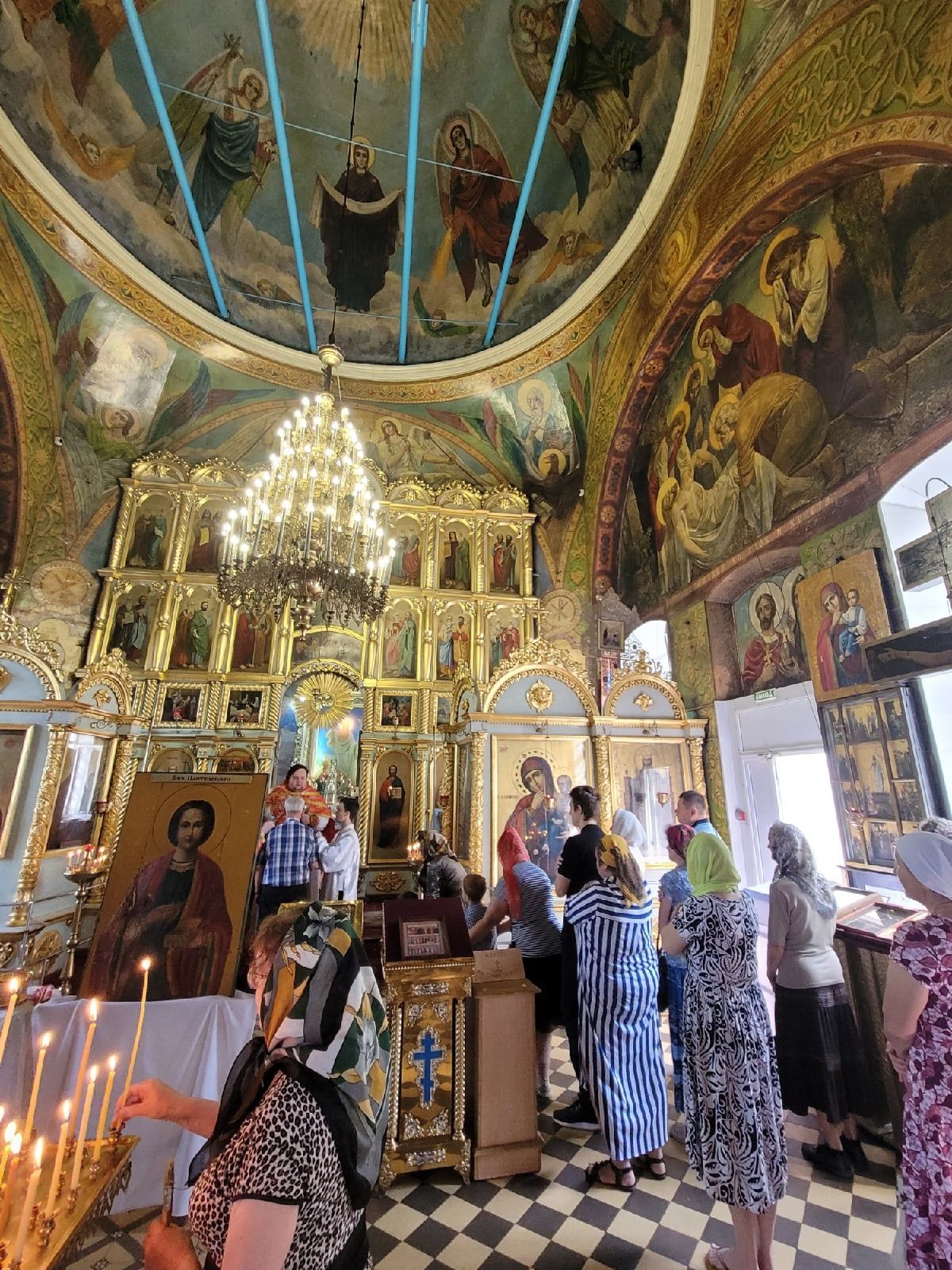 В храме Казанской иконы Божией Матери состоялась праздничная Божественная литургия