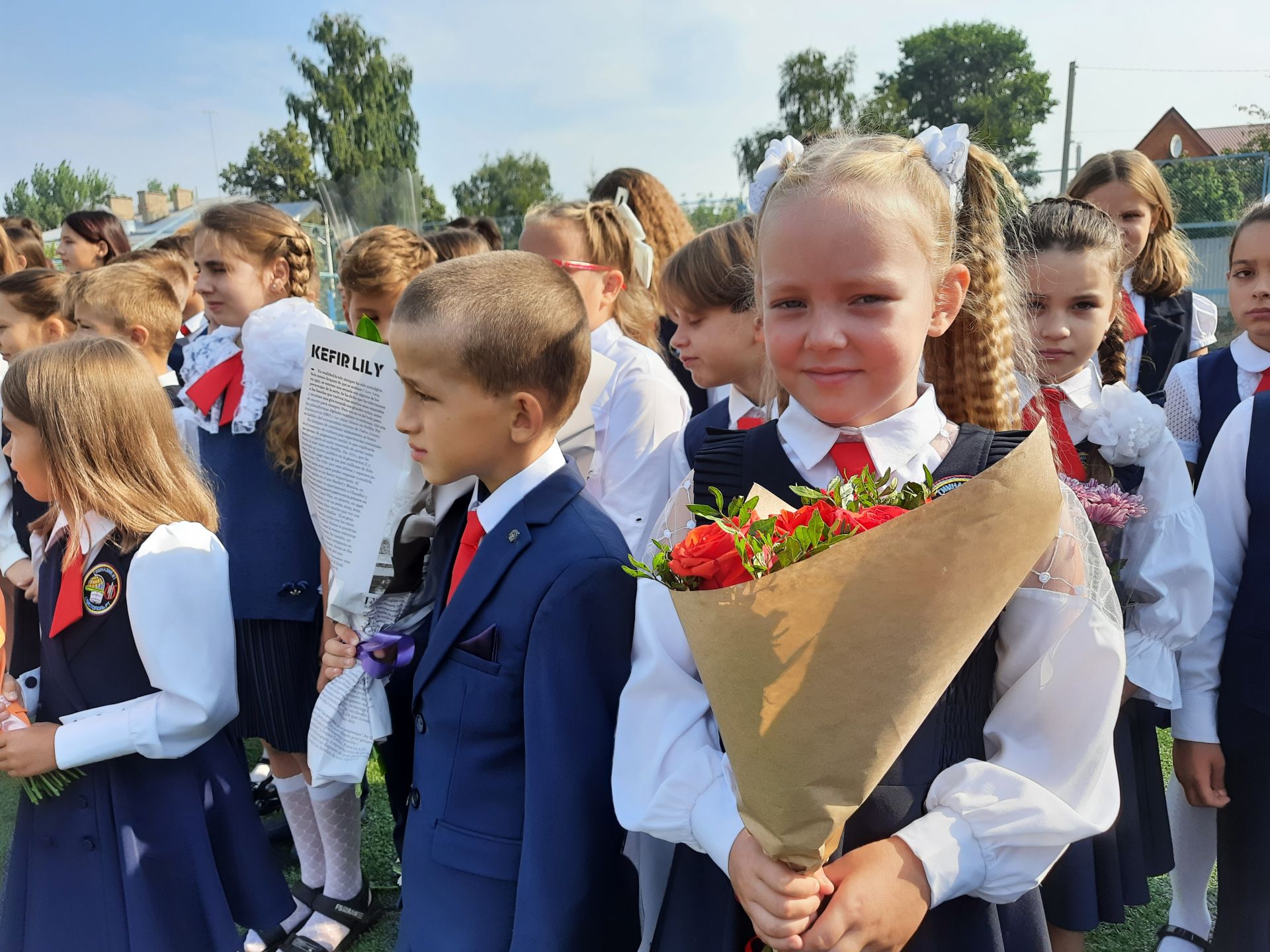 Для чистопольских первоклассников прозвенел первый звонок (Фоторепортаж)