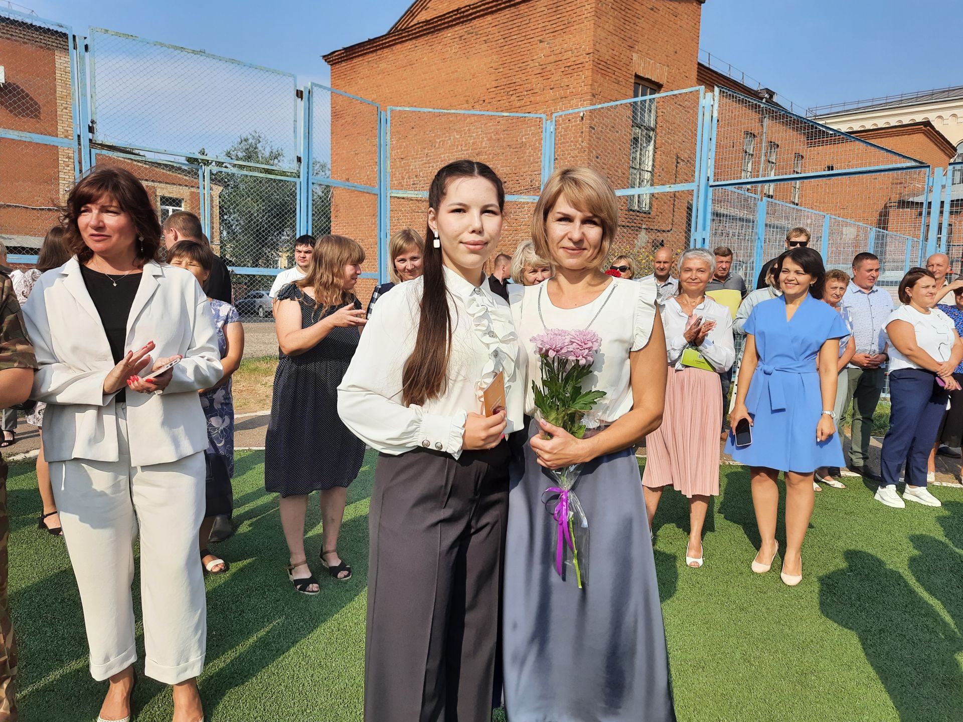 Для чистопольских первоклассников прозвенел первый звонок (Фоторепортаж)