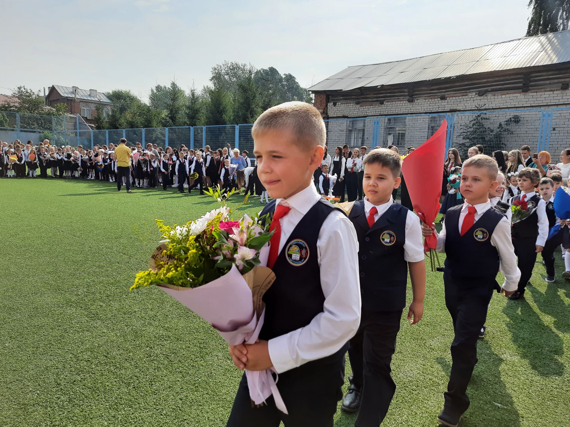 Для чистопольских первоклассников прозвенел первый звонок (Фоторепортаж)