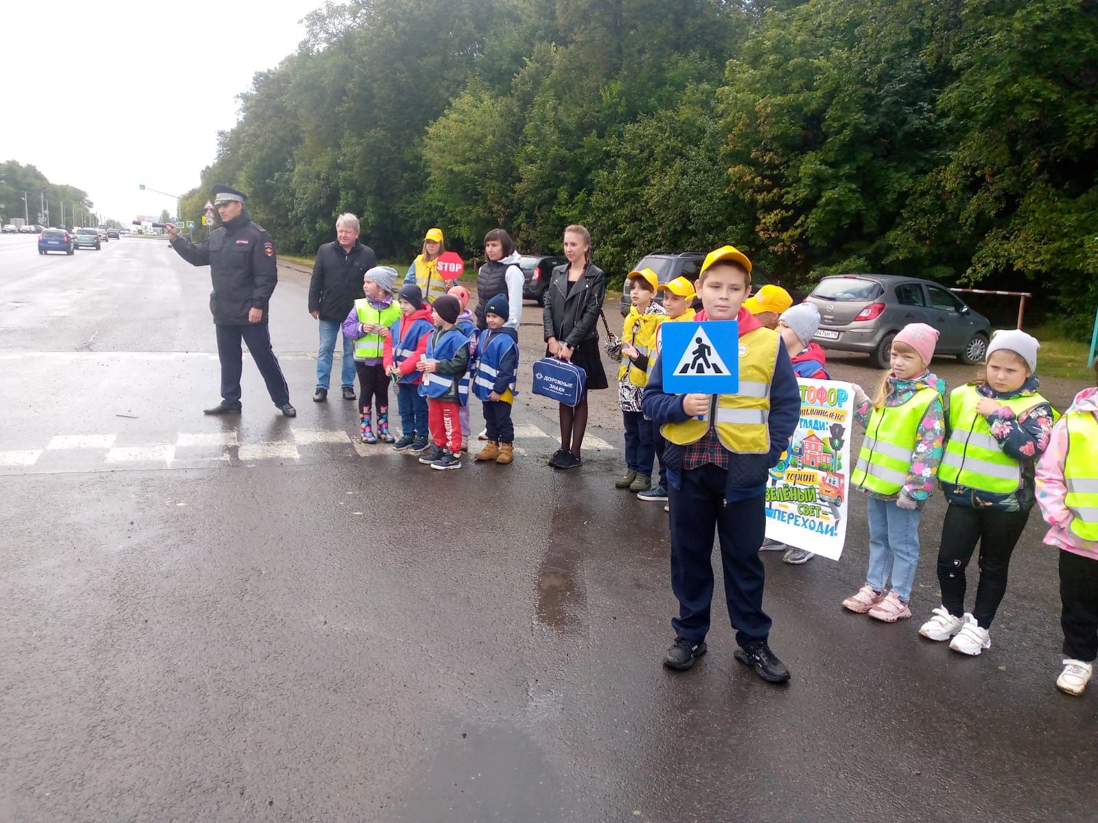 Юным чистопольцам помогали закрепить знания ПДД