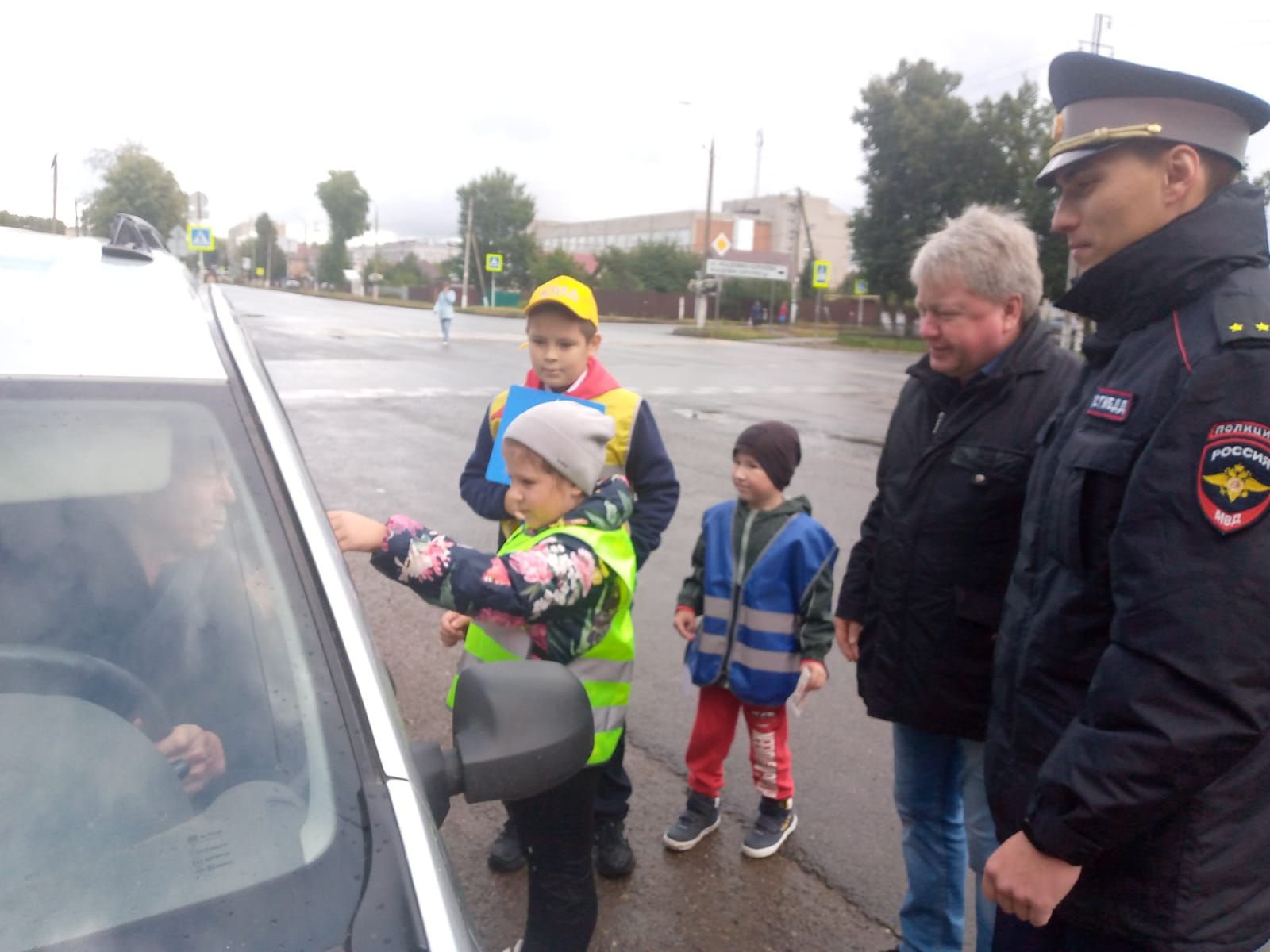 Юным чистопольцам помогали закрепить знания ПДД