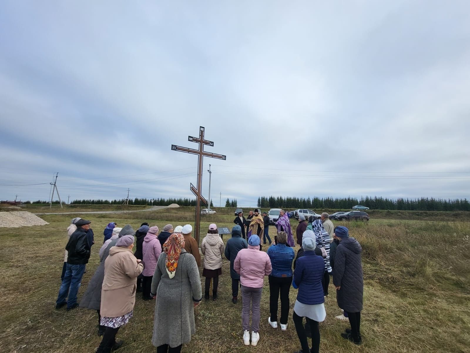 В чистопольском селе установили и освятили поклонный крест