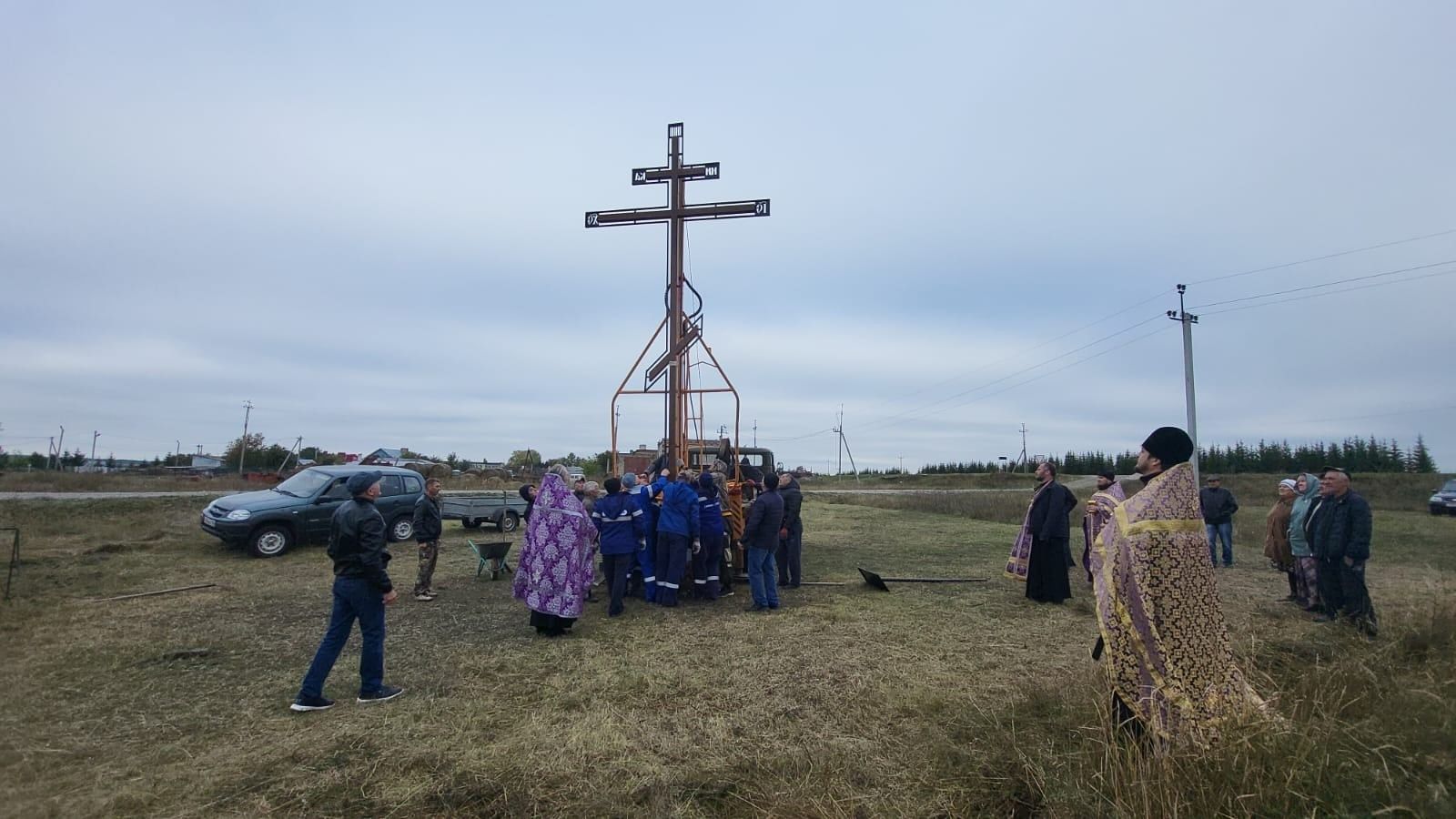 В чистопольском селе установили и освятили поклонный крест