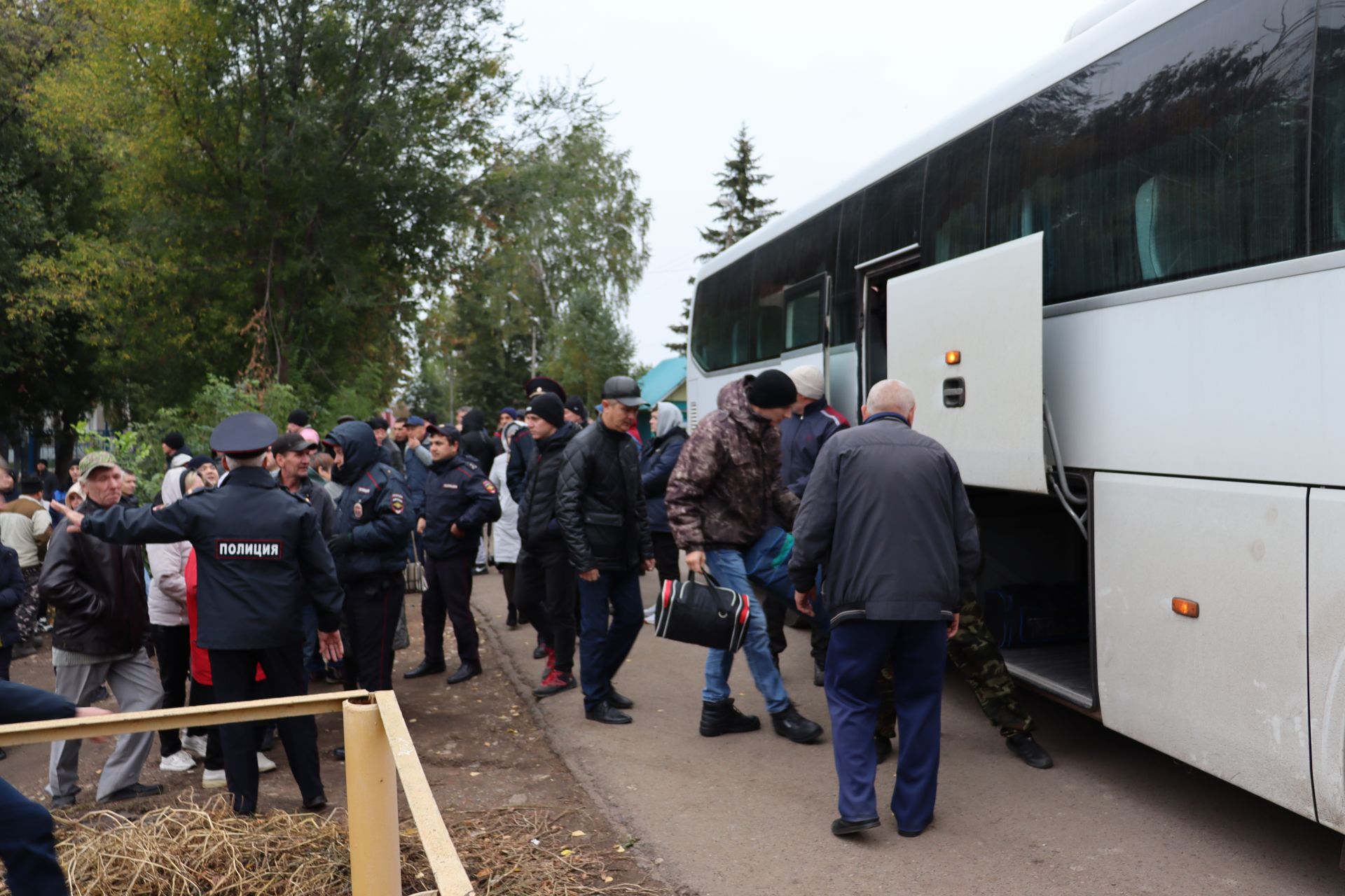 «Кто, если не мы!»: в Чистополе состоялась первая отправка мобилизованных граждан