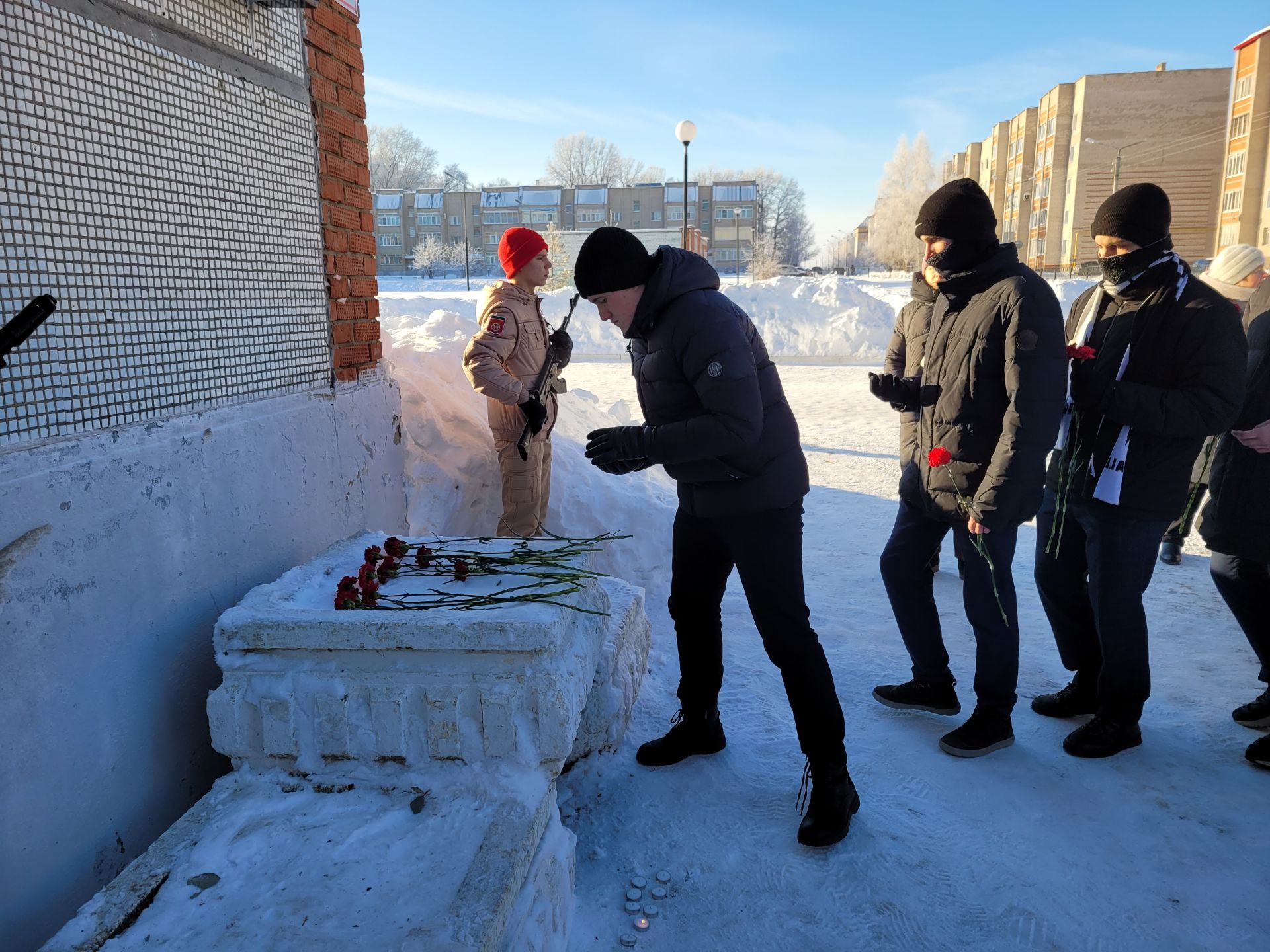 В Чистополе открыли мемориальную доску бойцу, погибшему в зоне СВО