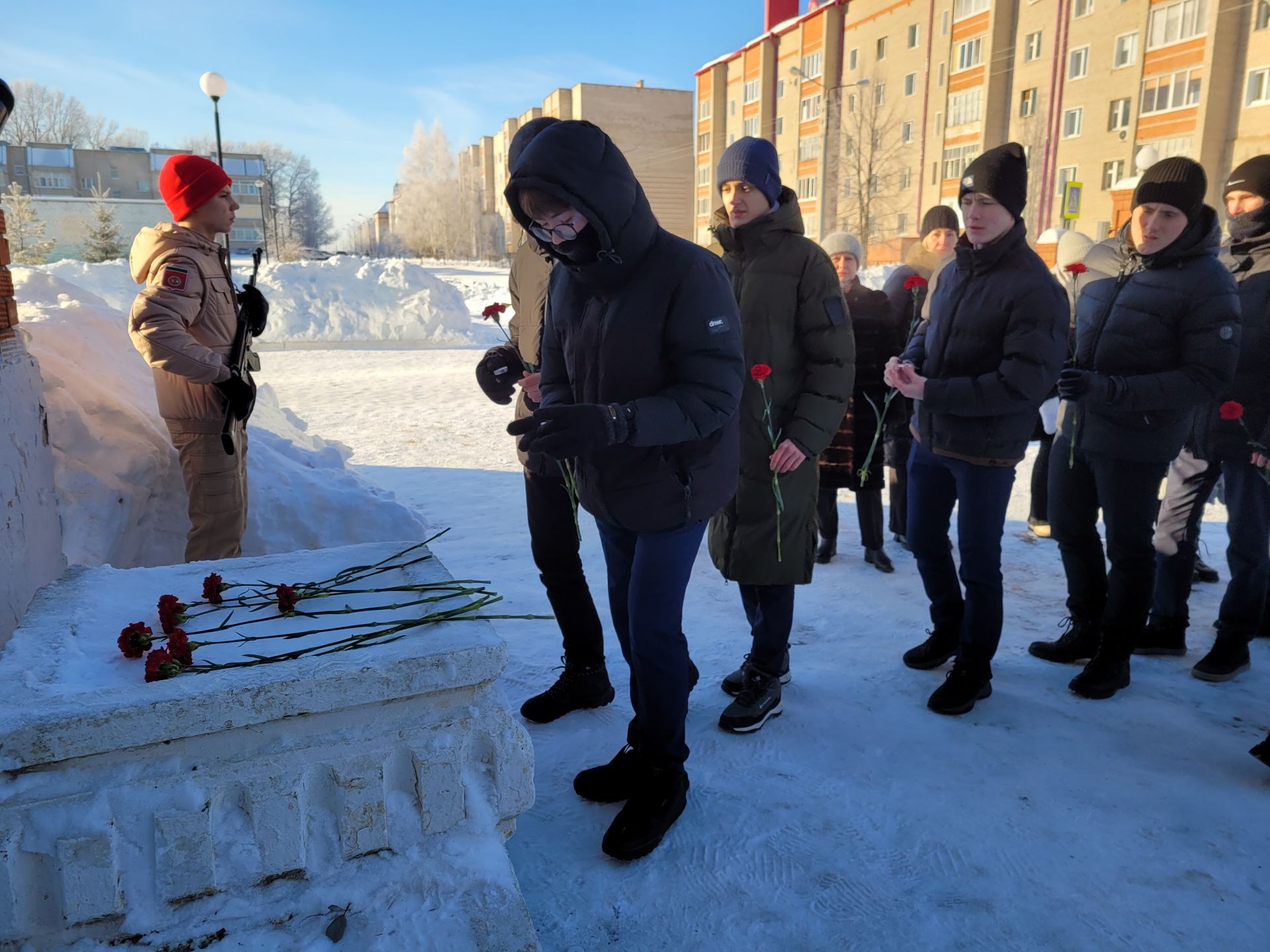 В Чистополе открыли мемориальную доску бойцу, погибшему в зоне СВО