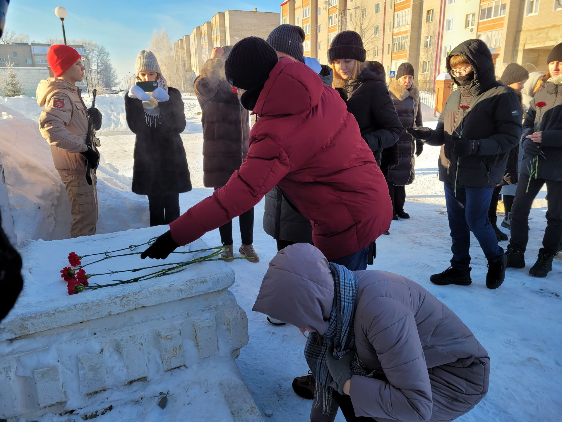 В Чистополе открыли мемориальную доску бойцу, погибшему в зоне СВО