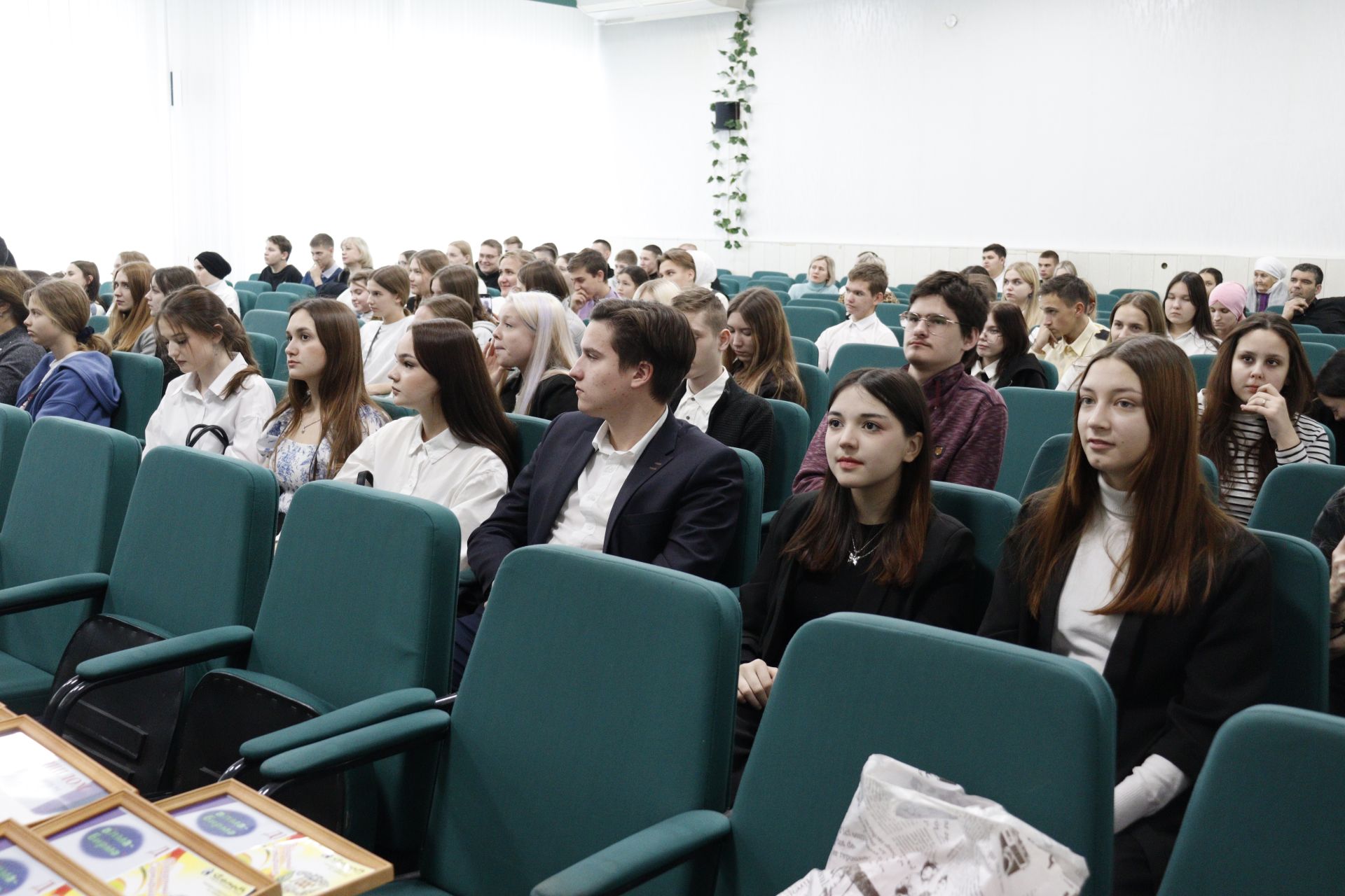 В Чистополе наградили участников конкурса творческих работ по антикоррупционной тематике