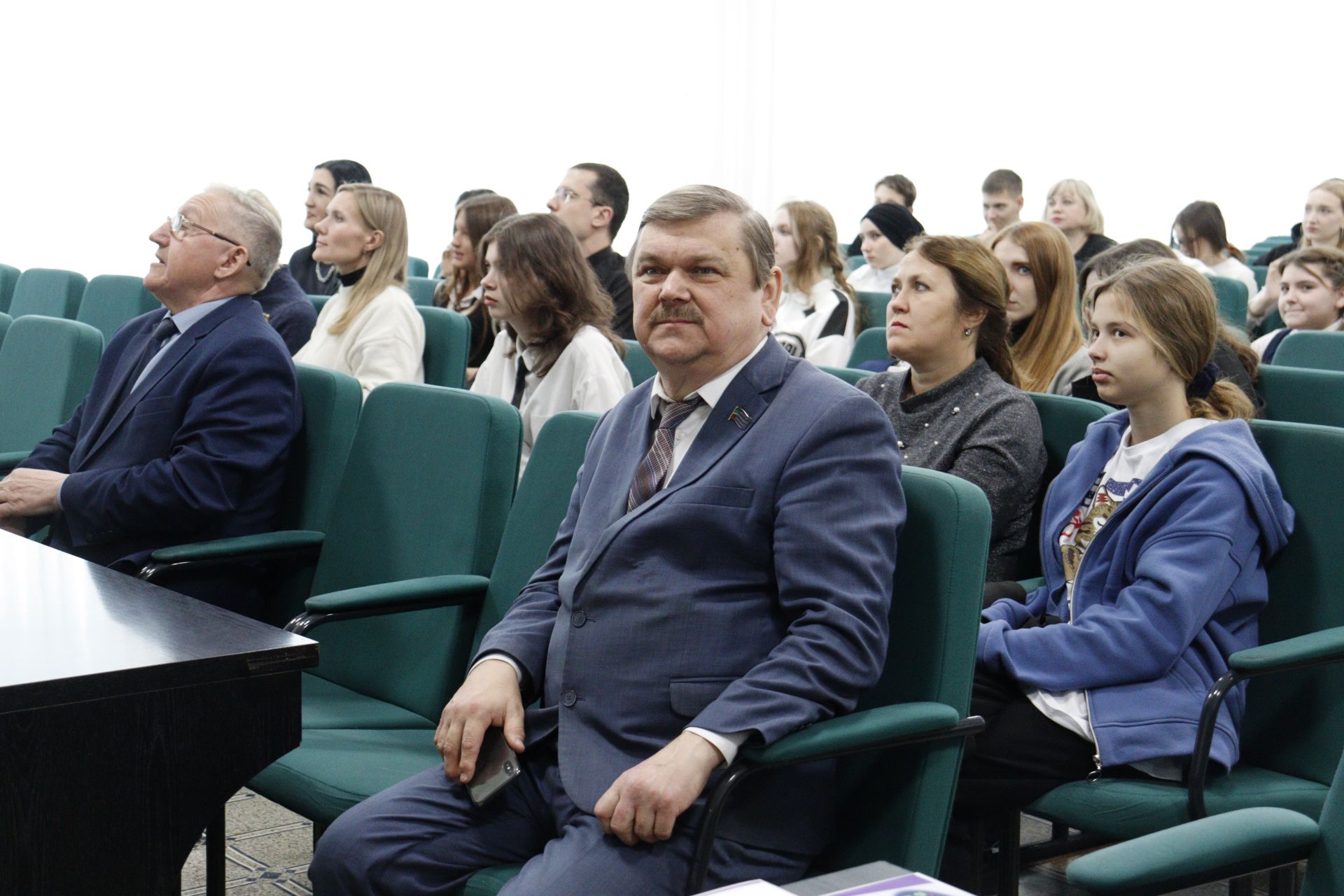 В Чистополе наградили участников конкурса творческих работ по антикоррупционной тематике