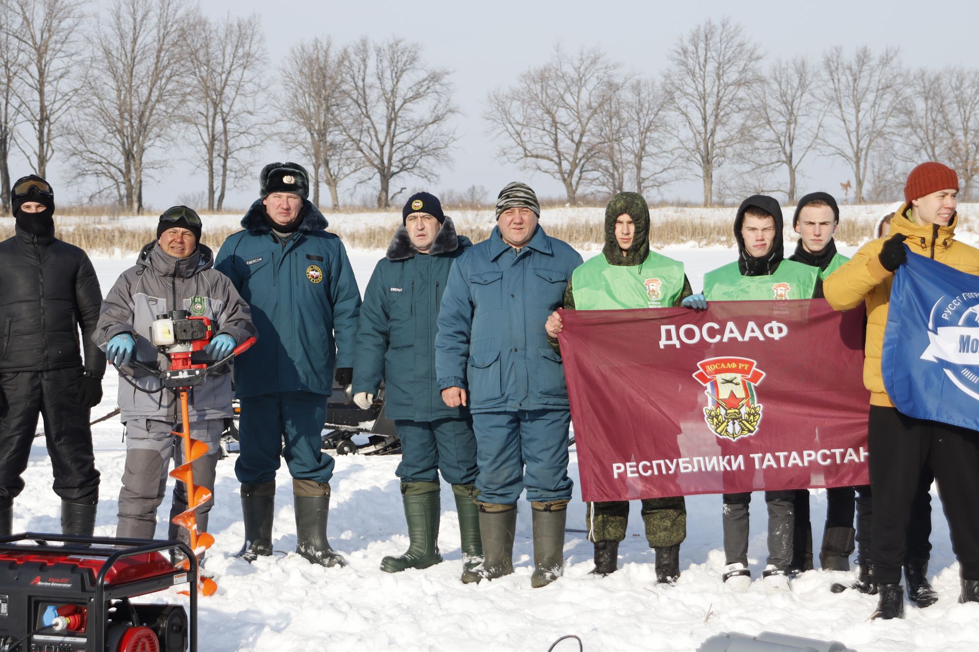 Чистопольцы пробурили около 200 лунок и насытили воду кислородом с помощью аэратора