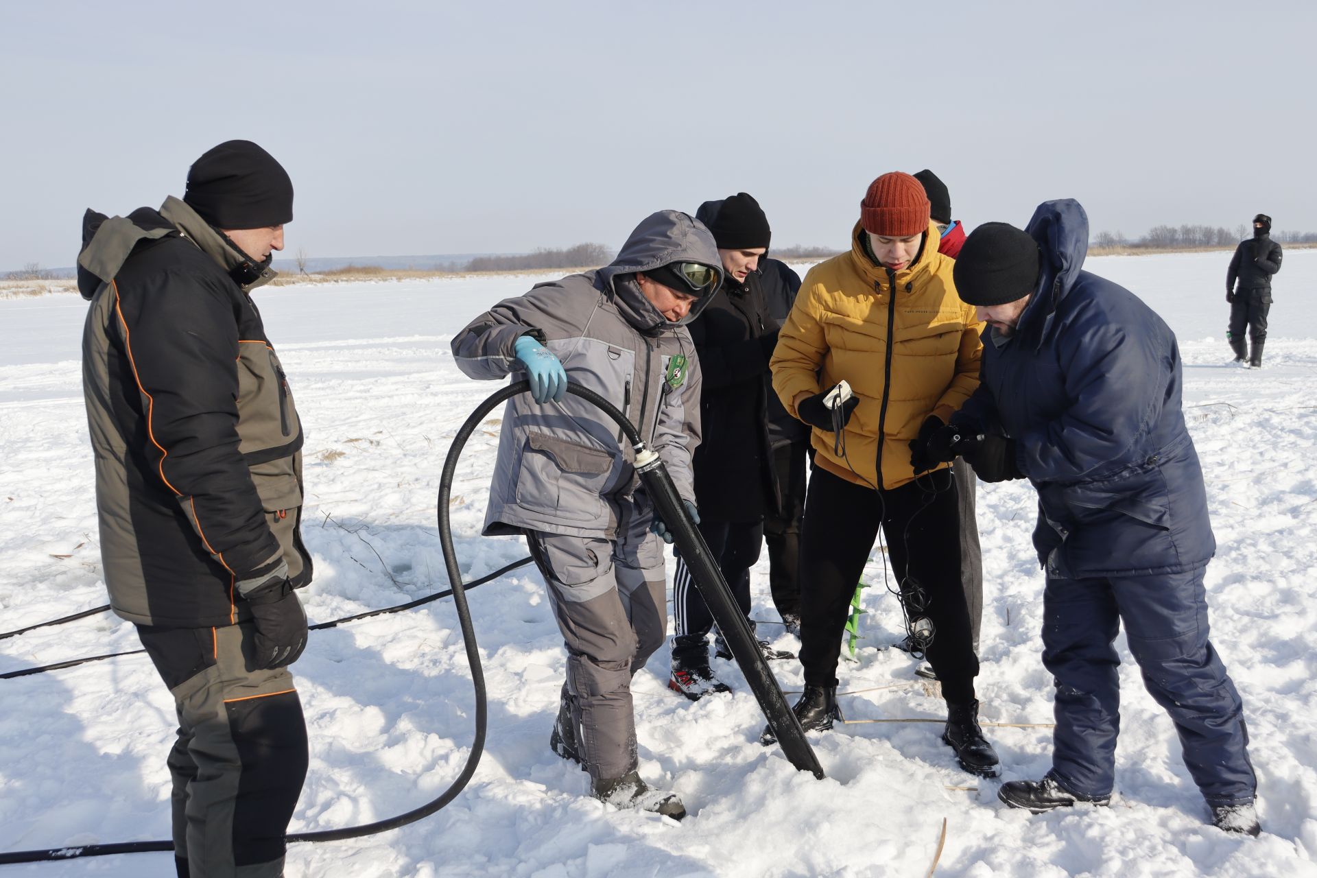 Чистопольцы пробурили около 200 лунок и насытили воду кислородом с помощью аэратора