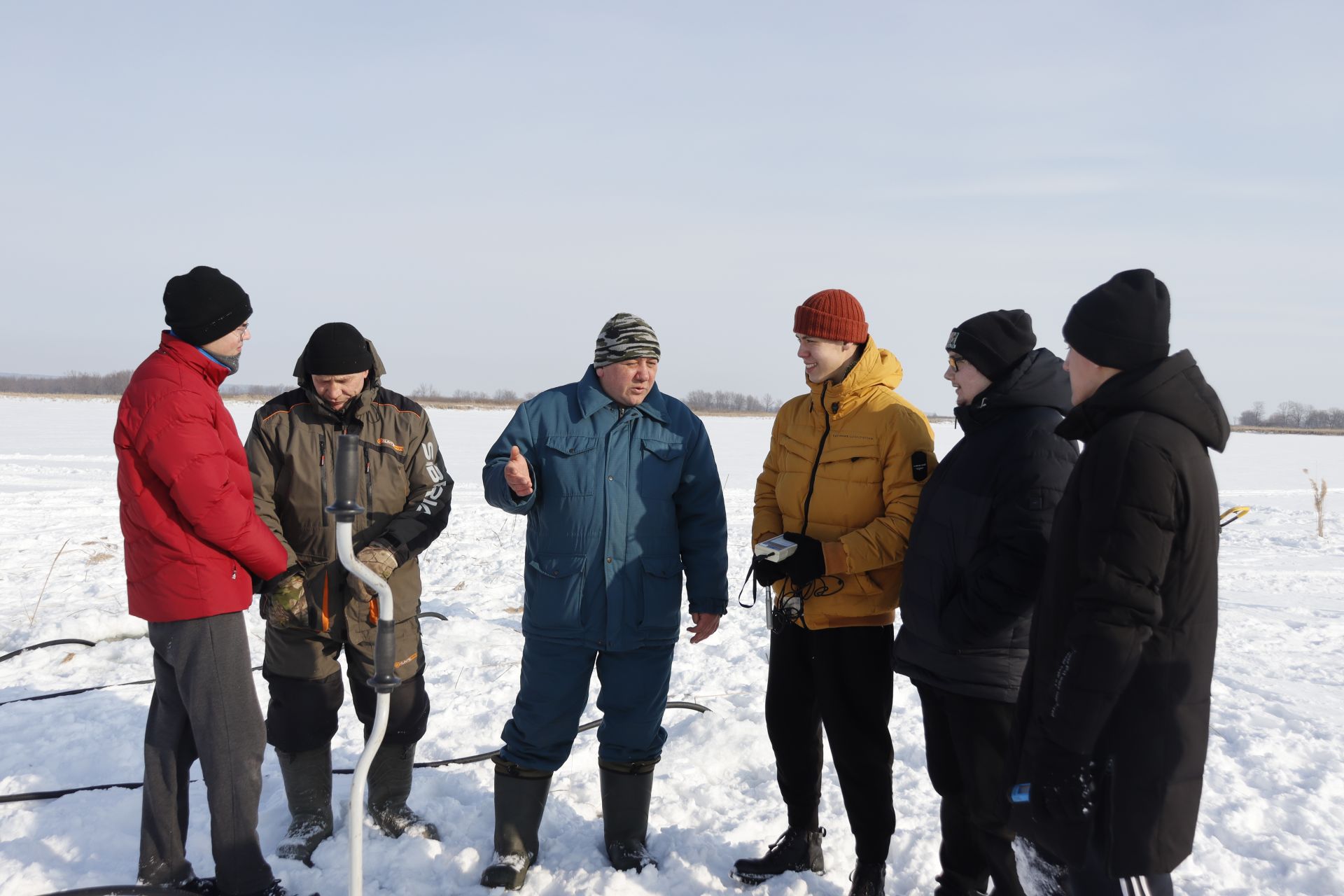 Чистопольцы пробурили около 200 лунок и насытили воду кислородом с помощью аэратора