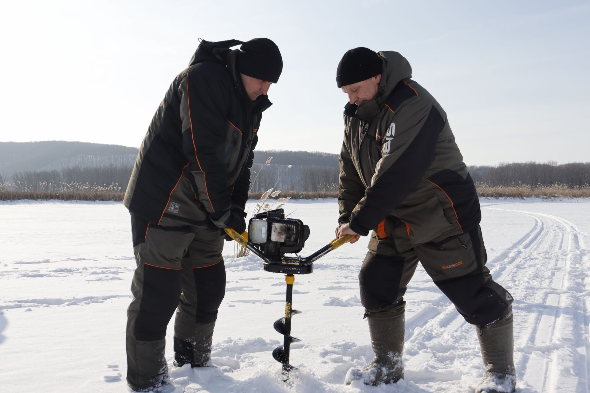 Чистопольцы пробурили около 200 лунок и насытили воду кислородом с помощью аэратора