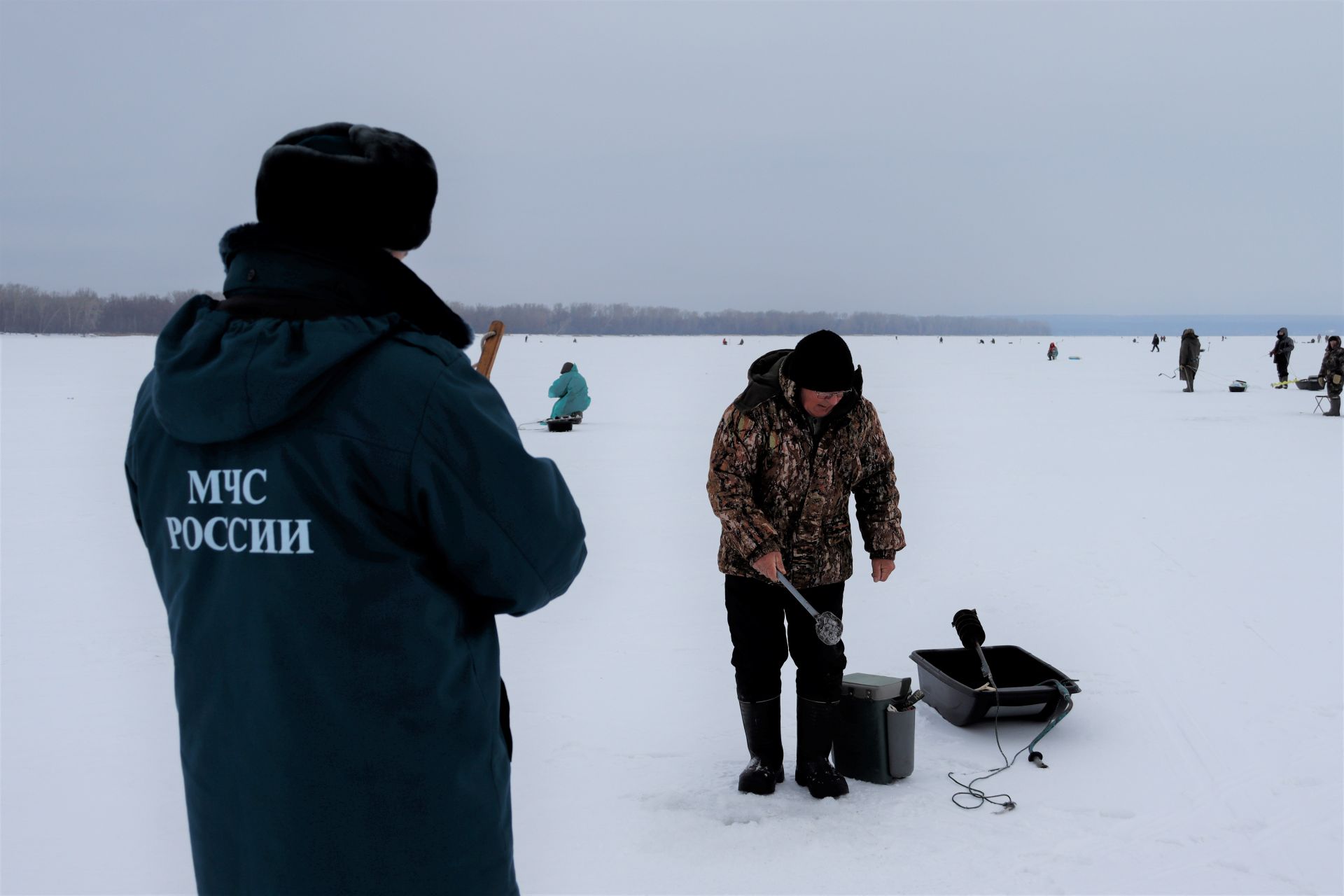 С чистопольскими рыбаками беседовали о правилах безопасности на льду