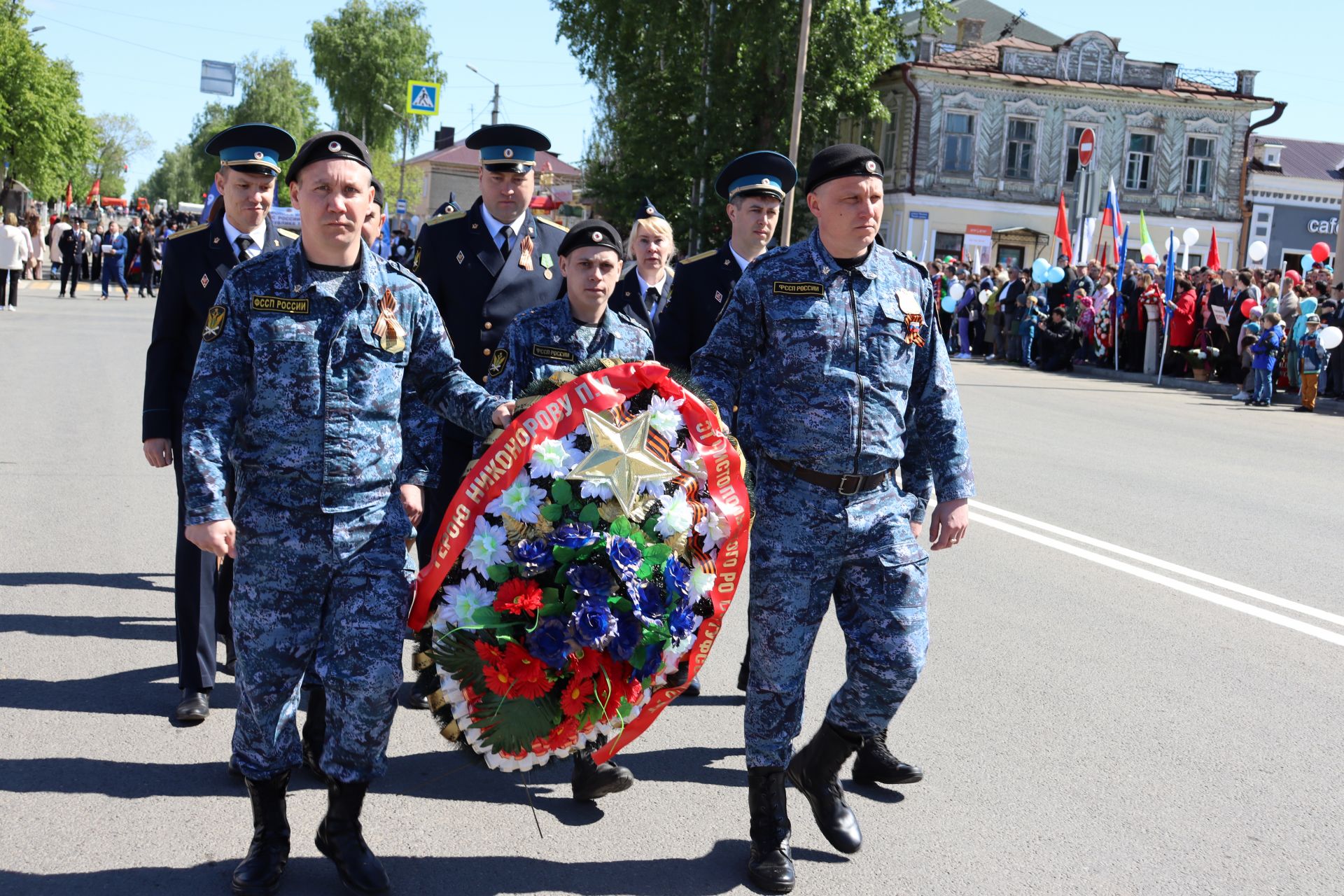 В Чистополе на центральной площади прошел парад Победы